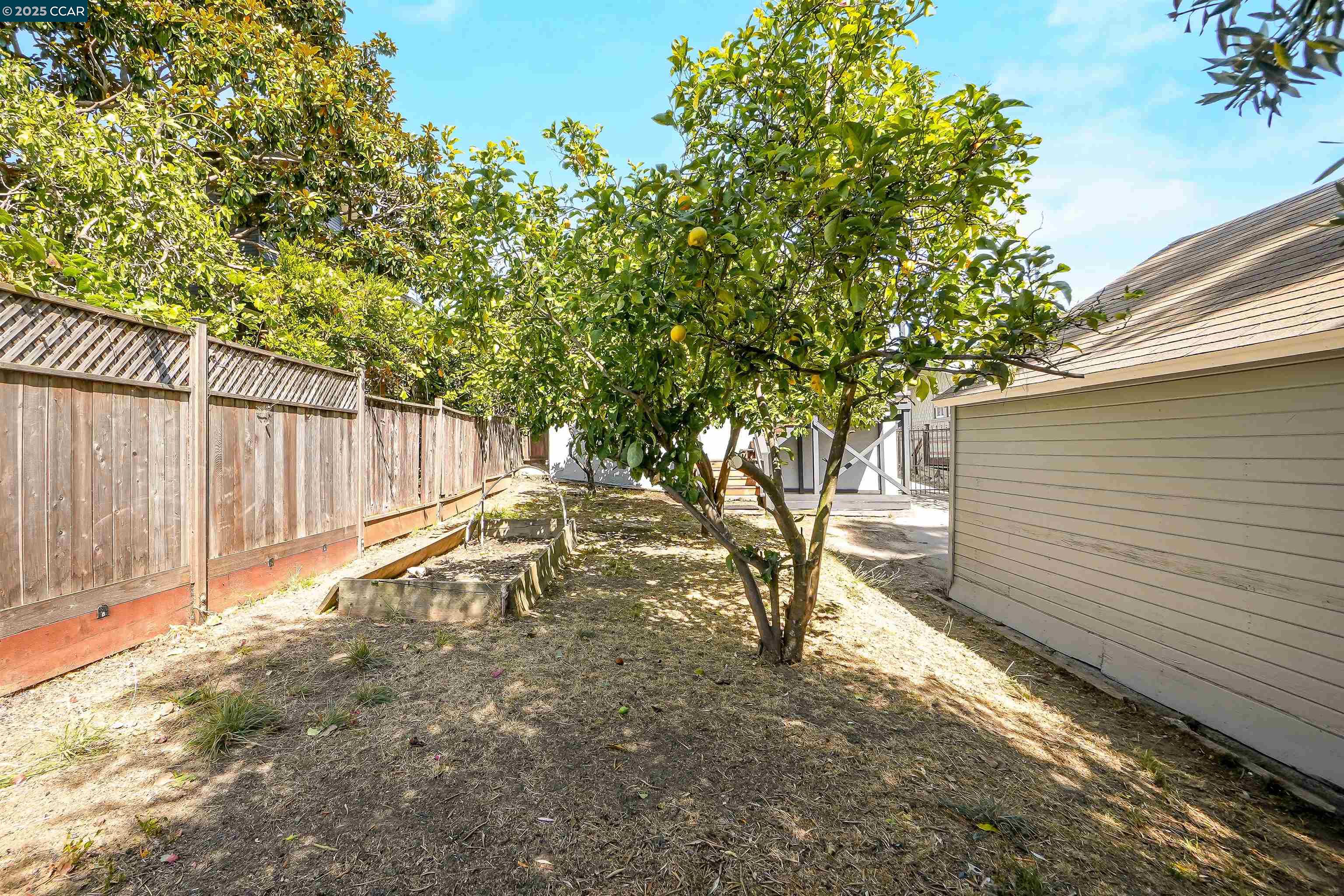 2501 Scenic Ave