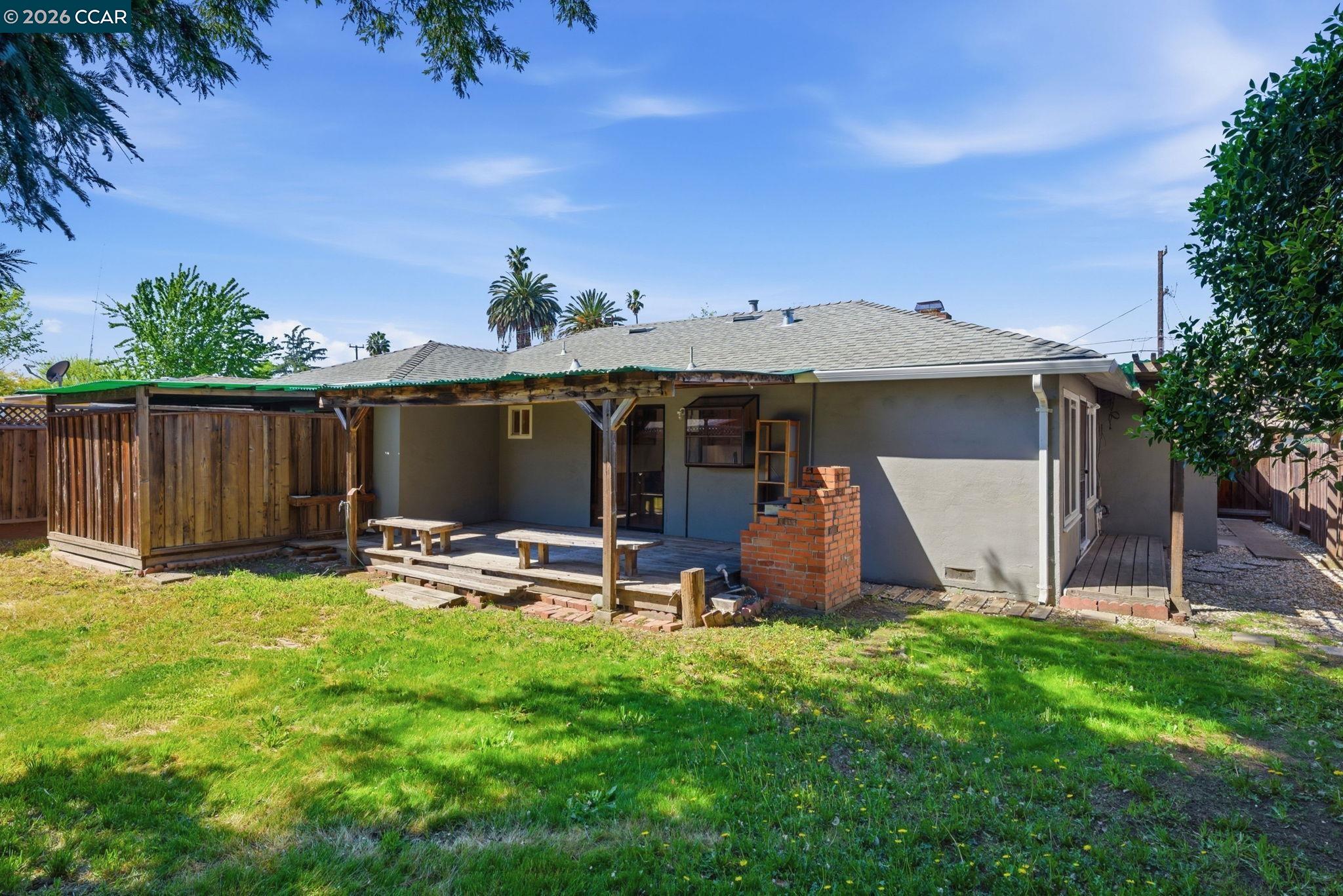 1930 Sunshine Dr