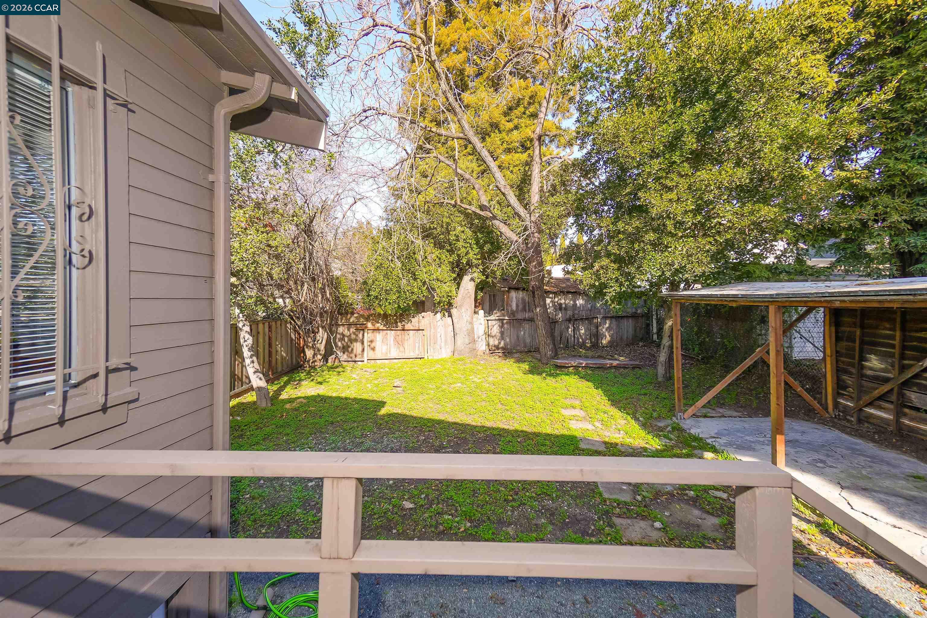 2596 Macarthur Blvd