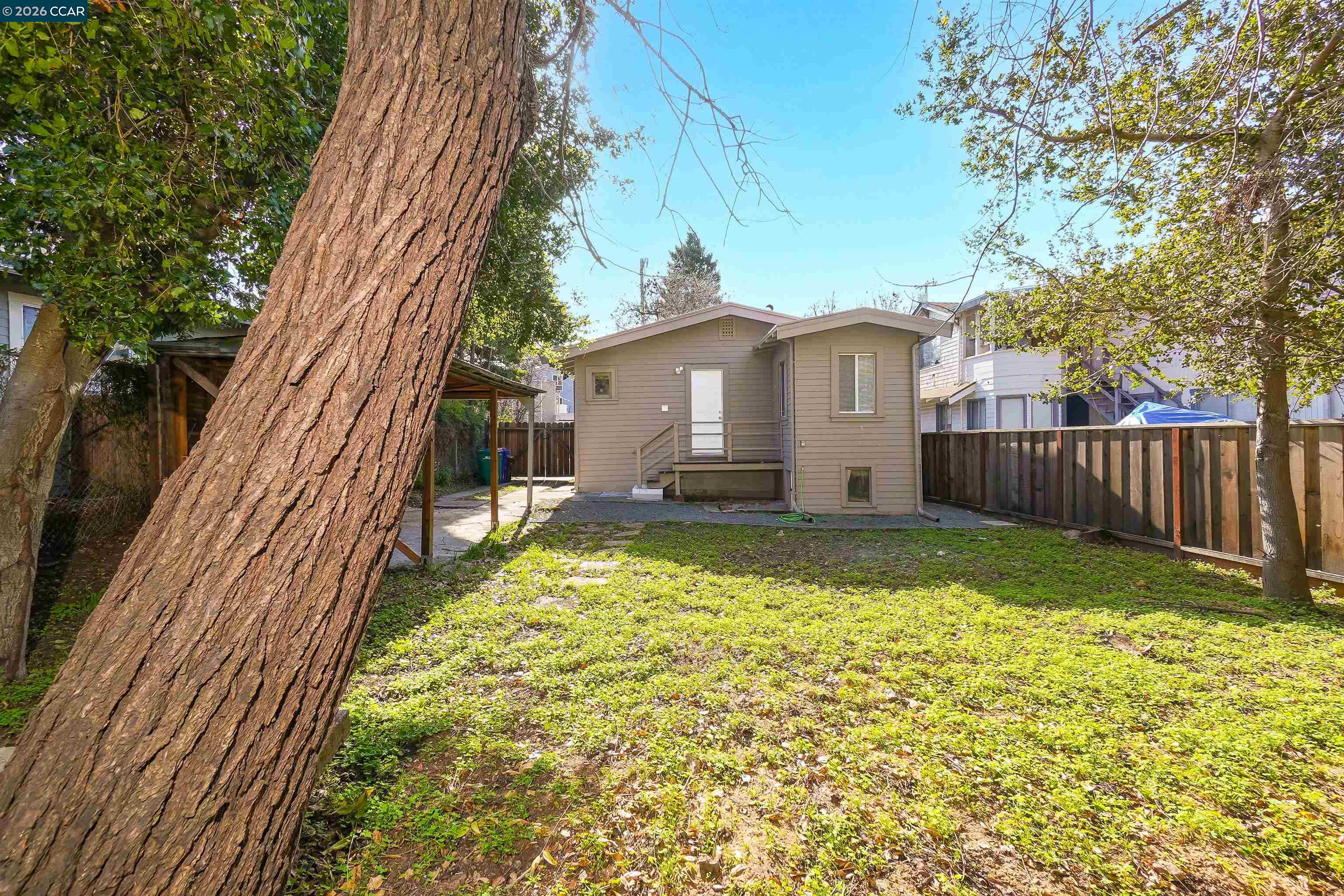 2596 Macarthur Blvd