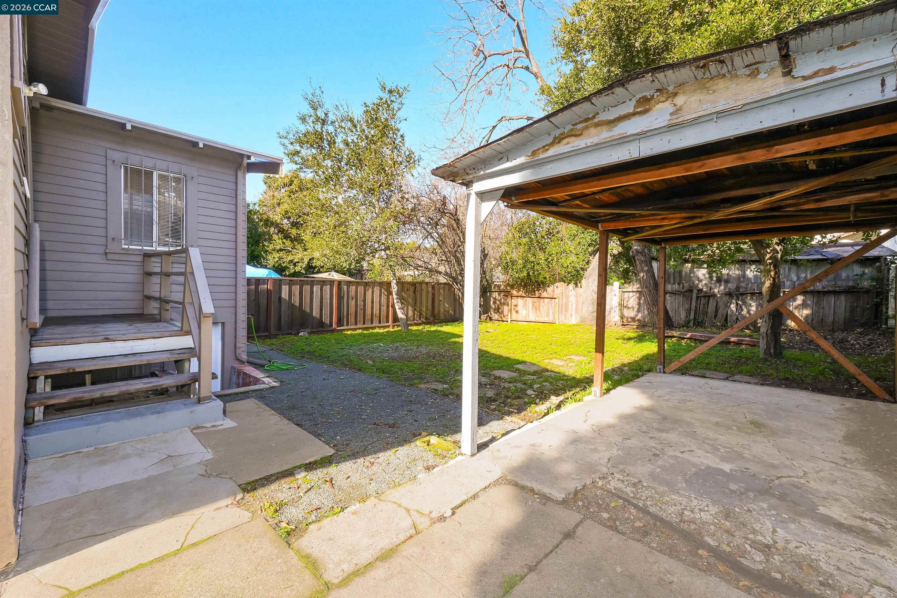 2596 Macarthur Blvd