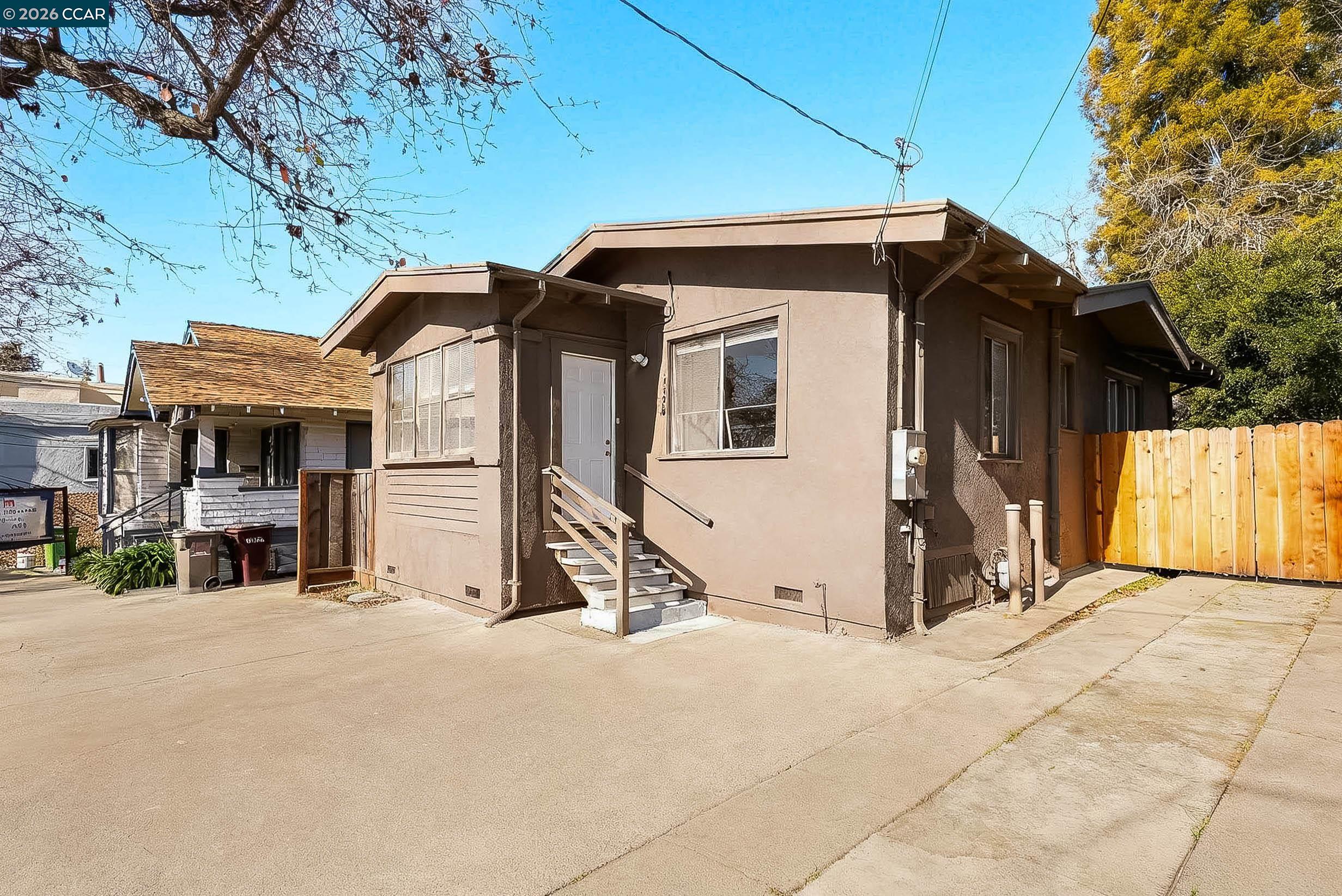 2596 Macarthur Blvd