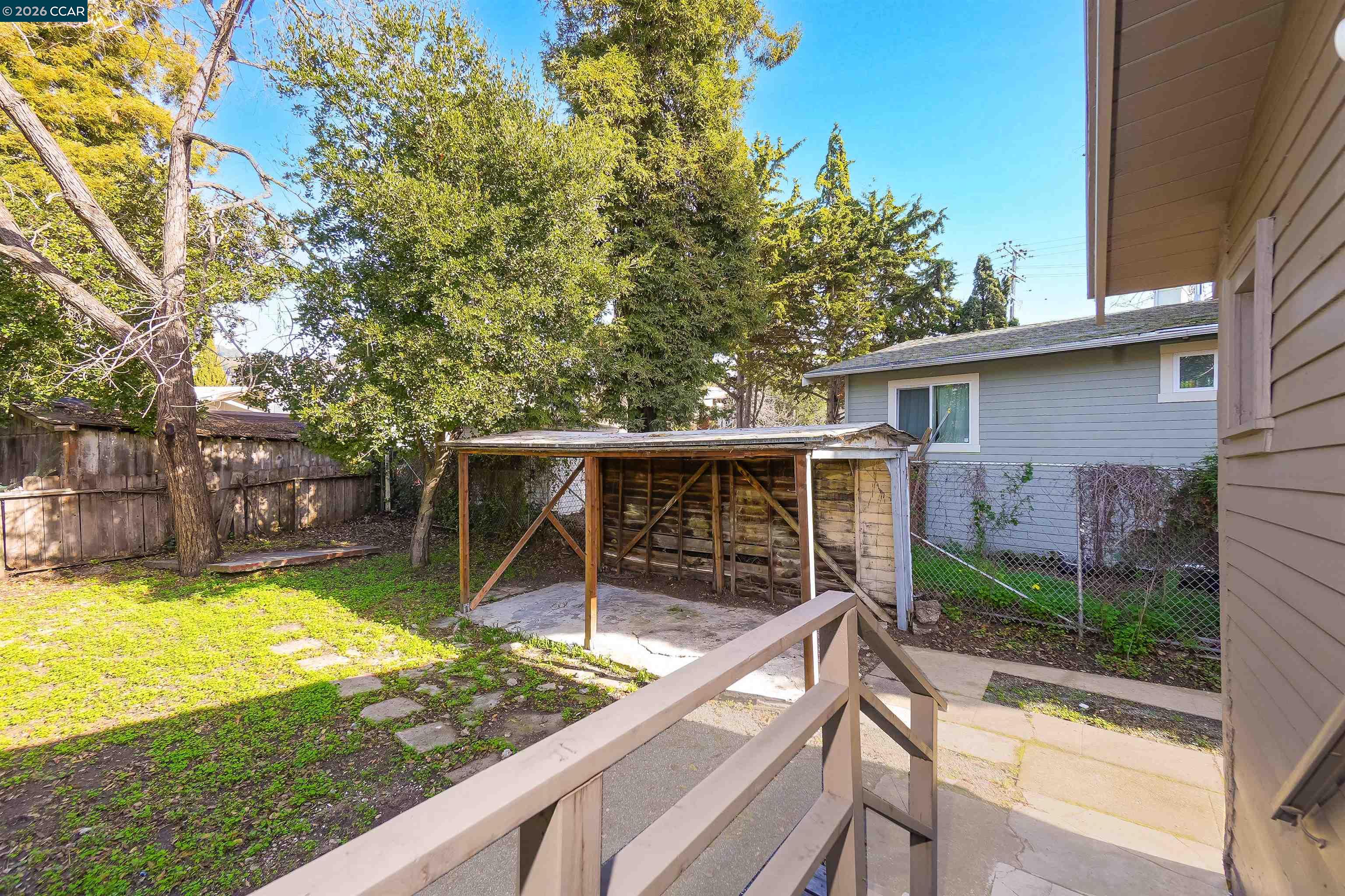 2596 Macarthur Blvd