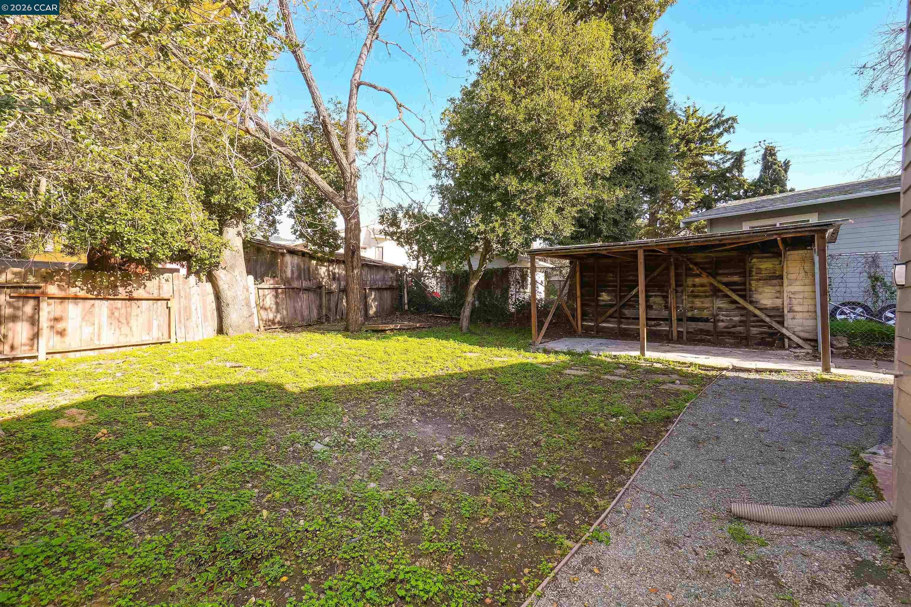 2596 Macarthur Blvd