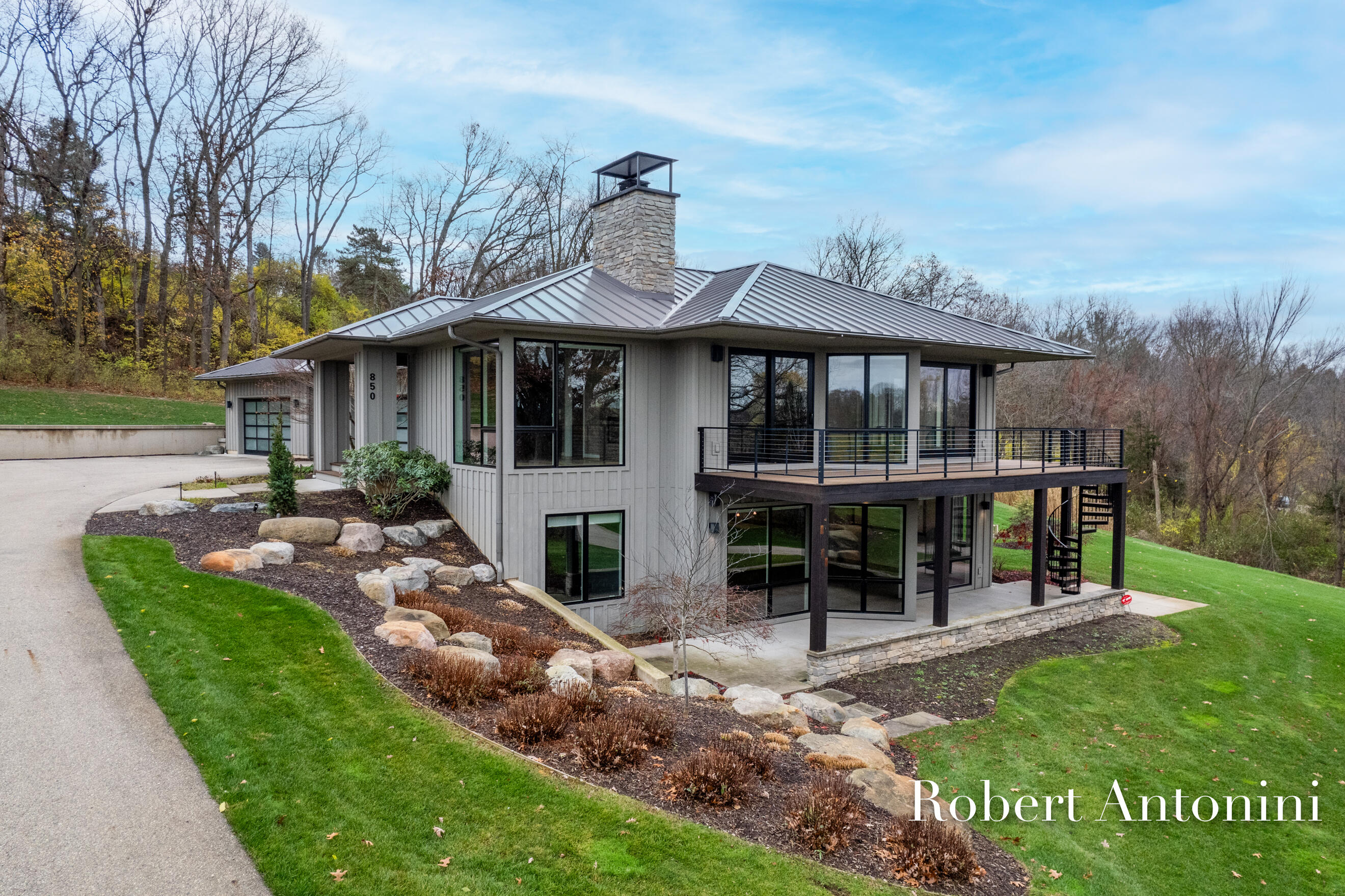 850 Skyevale Drive NE