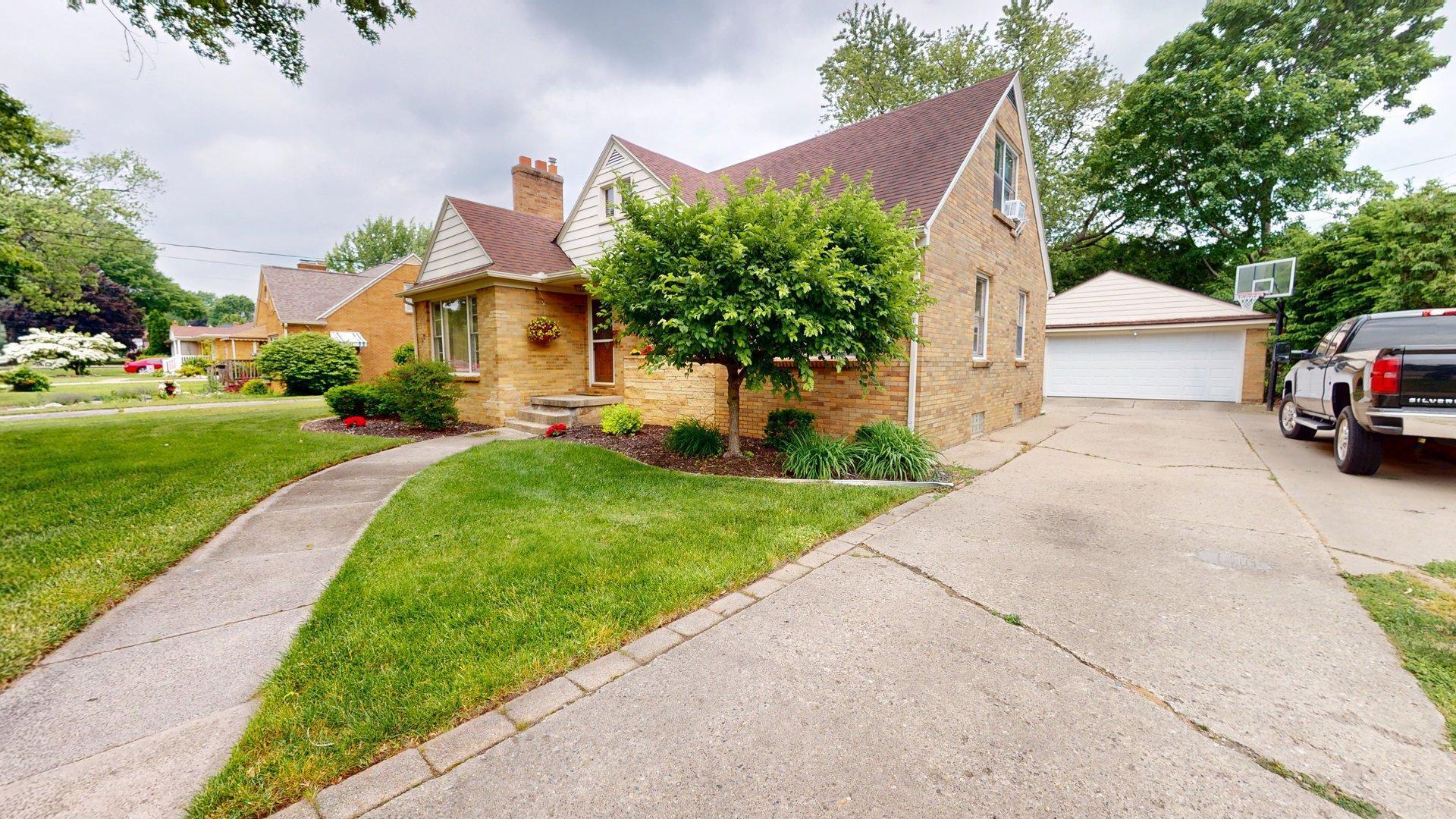 10 Covell Avenue NW
