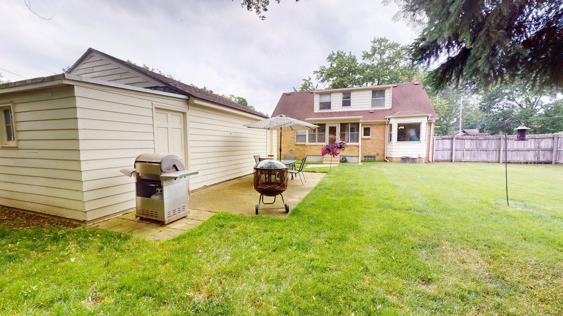 10 Covell Avenue NW