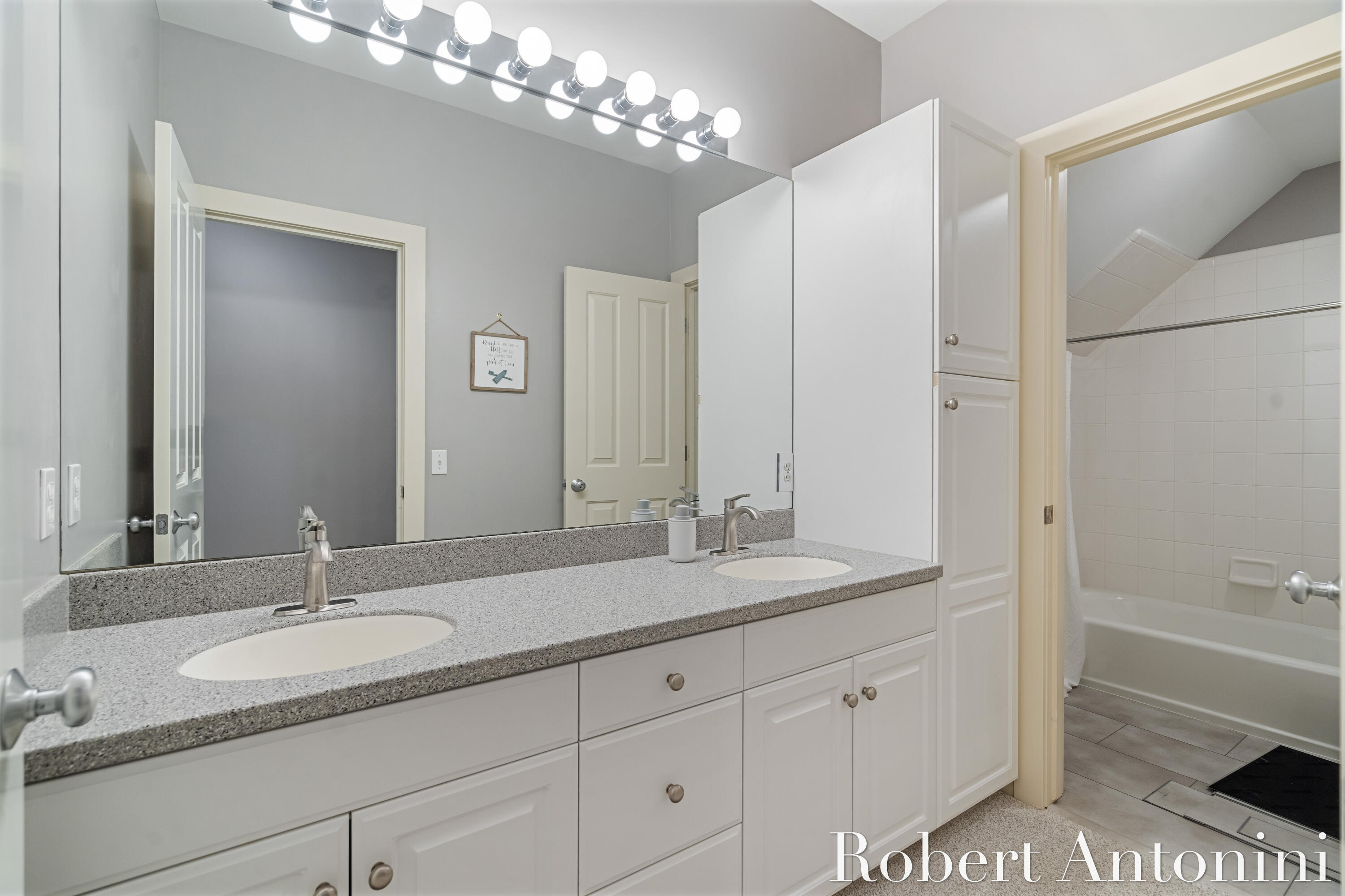 1977 Emerald Glen Court NE