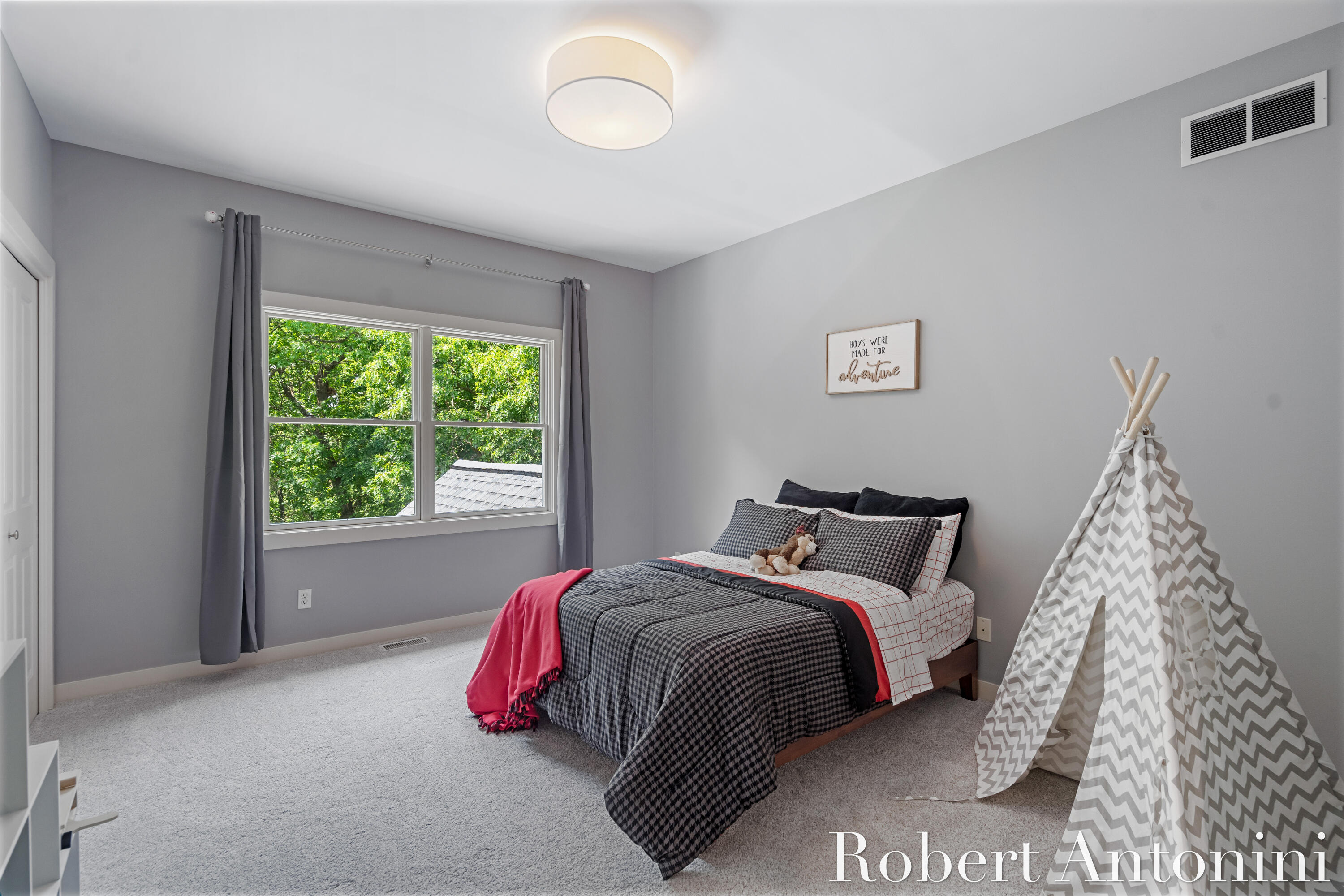 1977 Emerald Glen Court NE