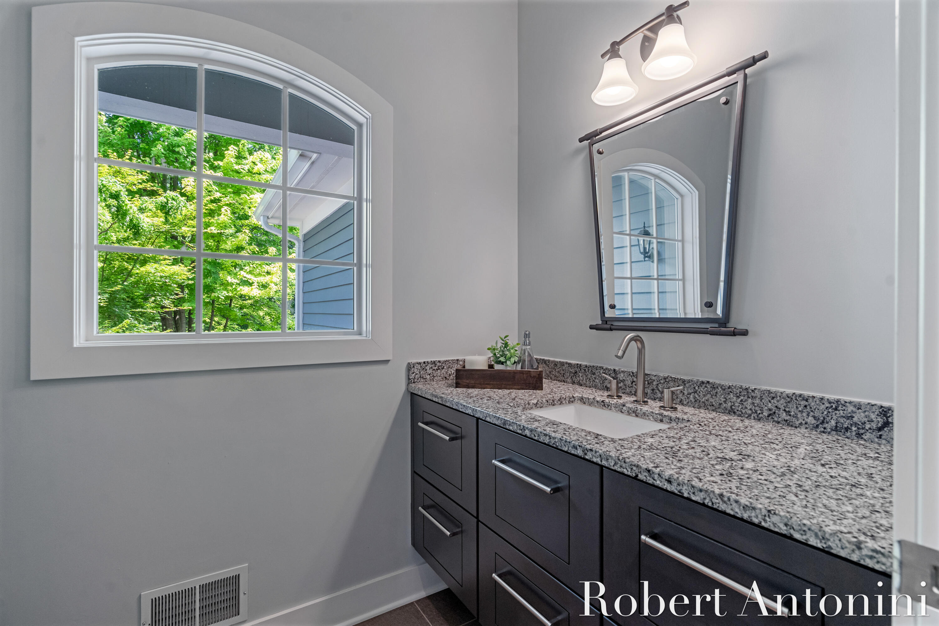 1977 Emerald Glen Court NE