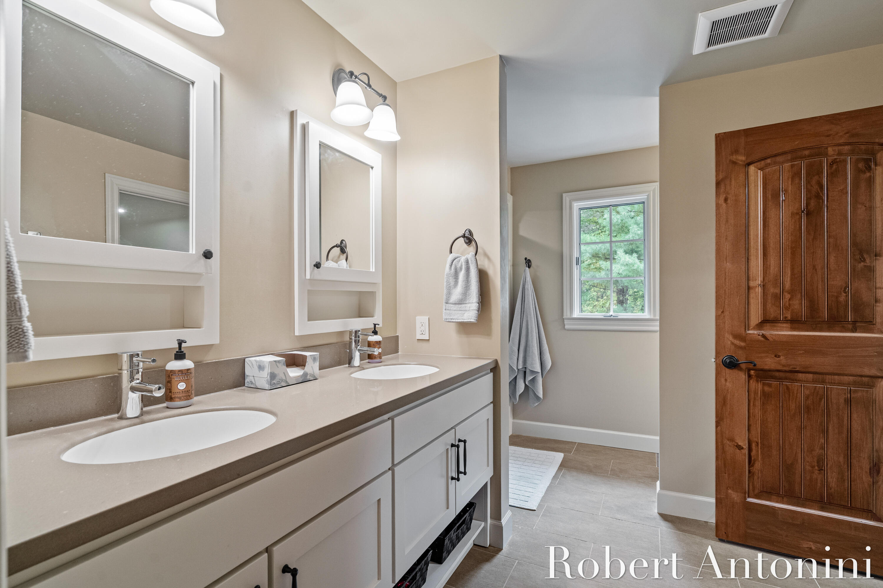 4777 Windcliff Drive NE, Rockford