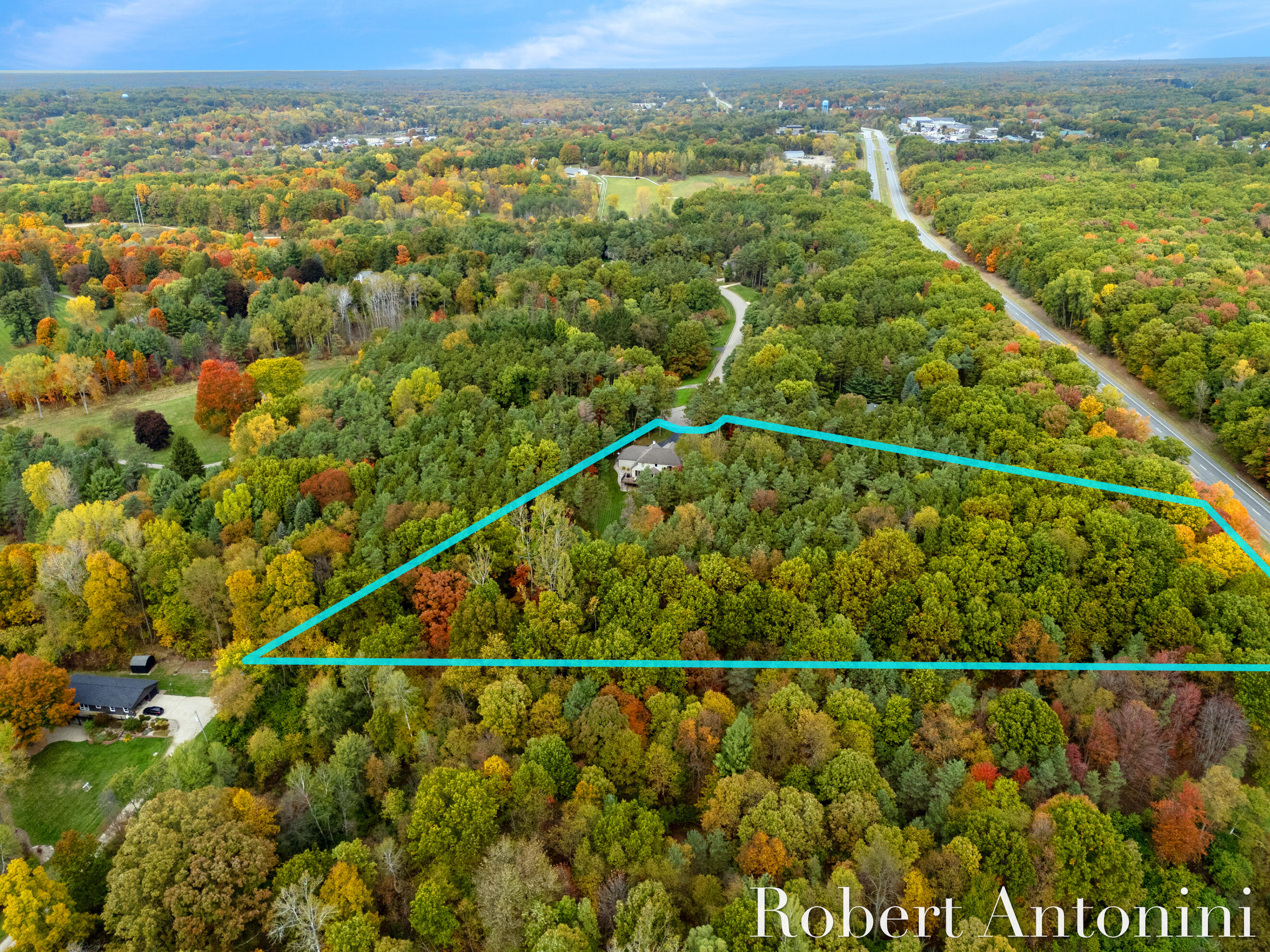 4777 Windcliff Drive NE, Rockford