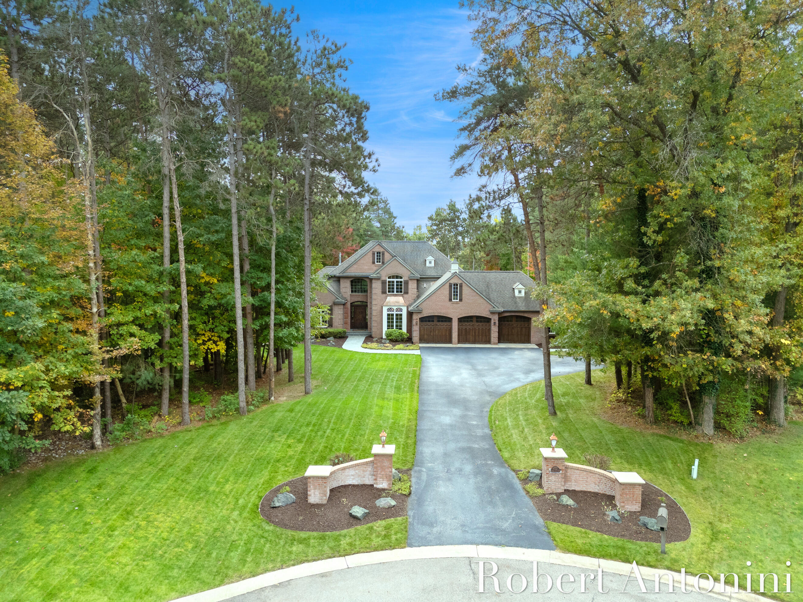 4777 Windcliff Drive NE, Rockford