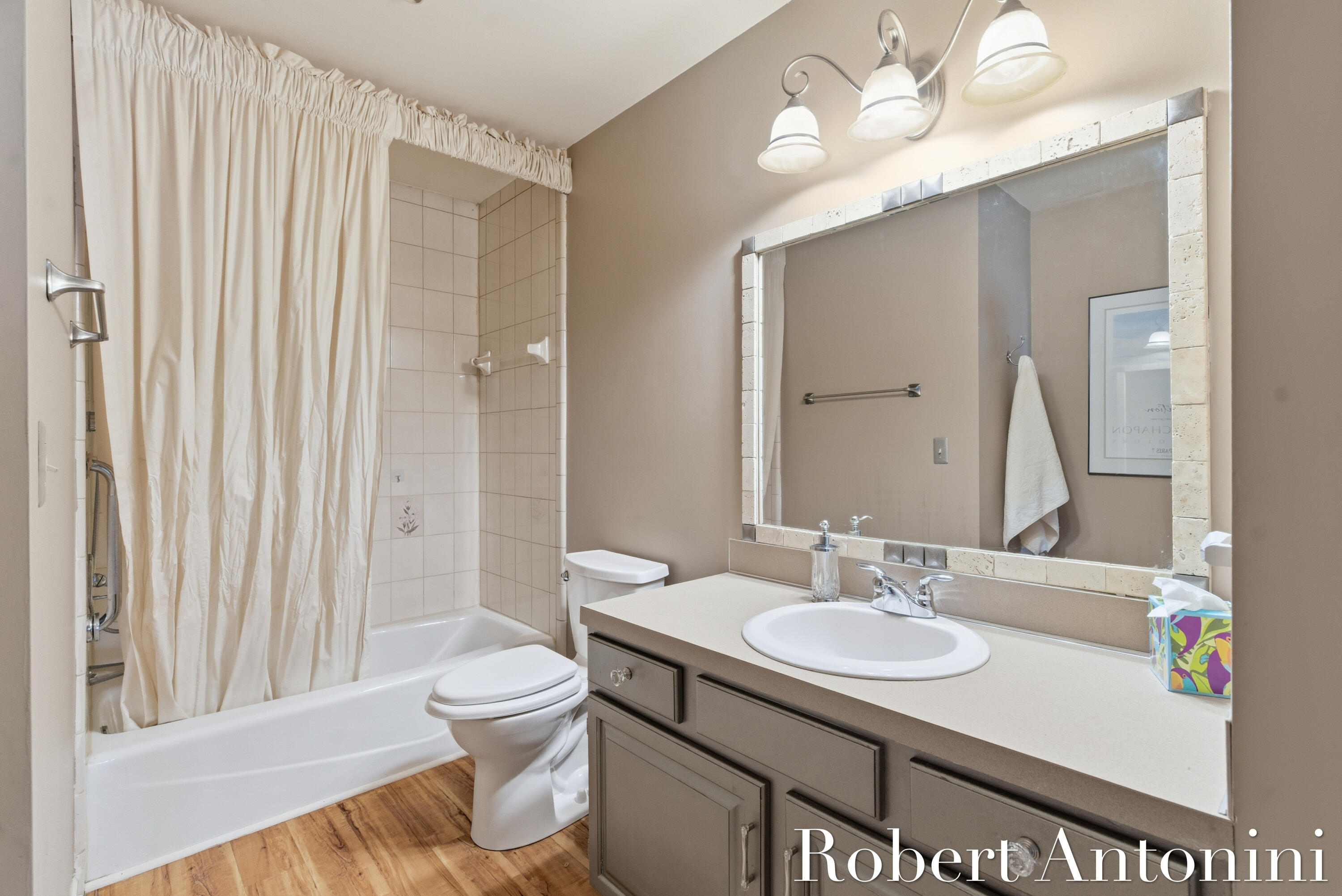 3128 Old Kent Road SE