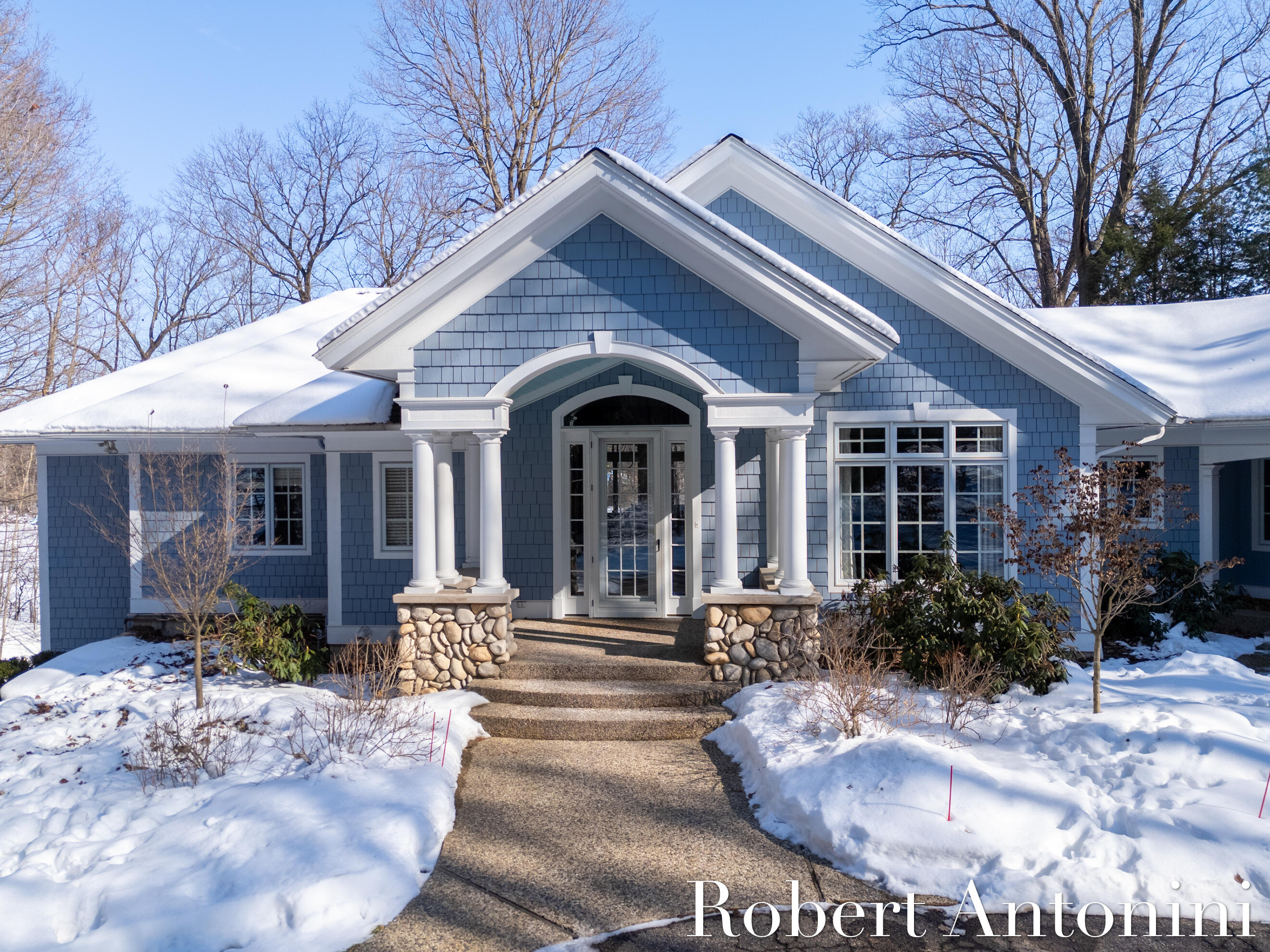 6862 Maplecrest Drive SE