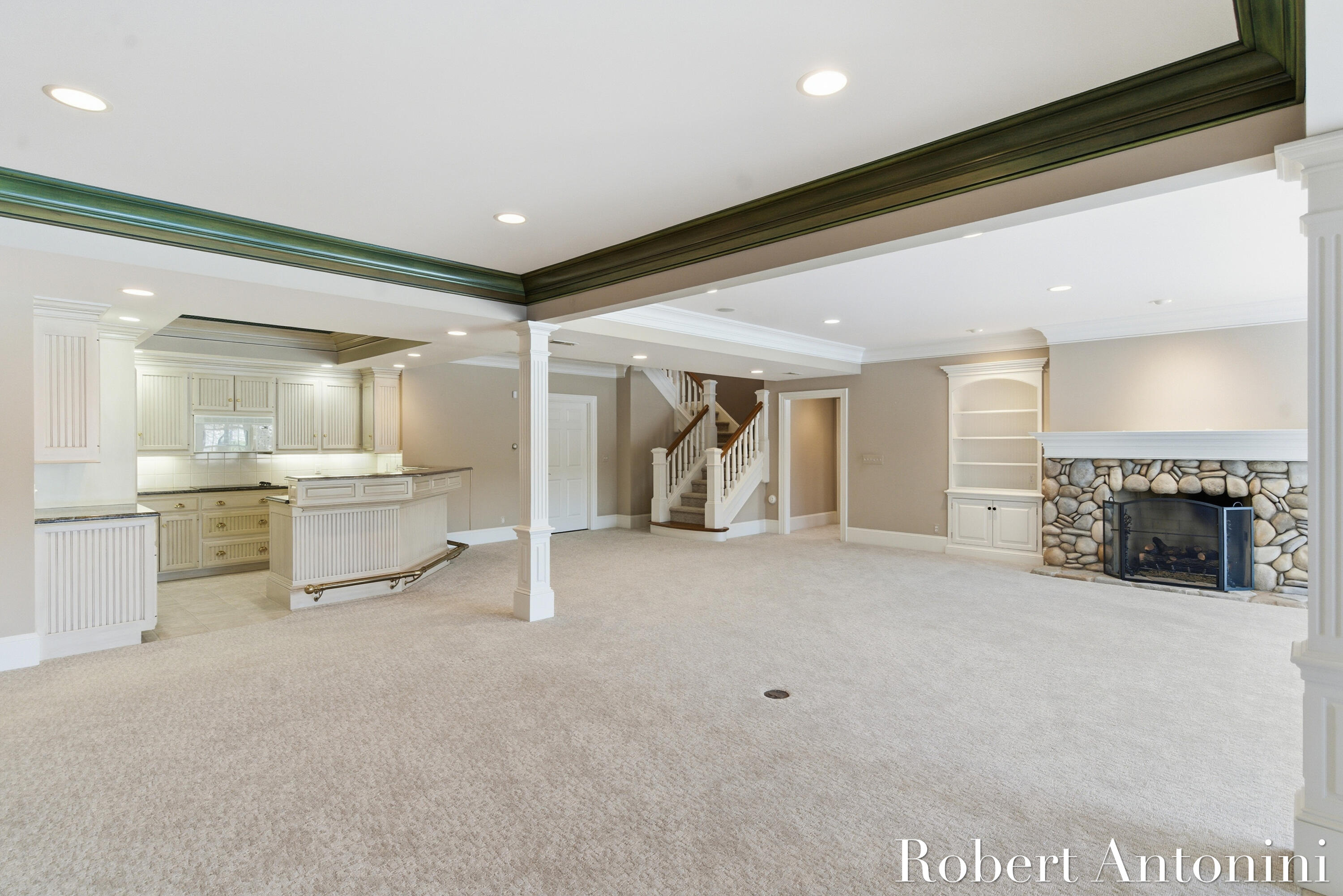 6862 Maplecrest Drive SE