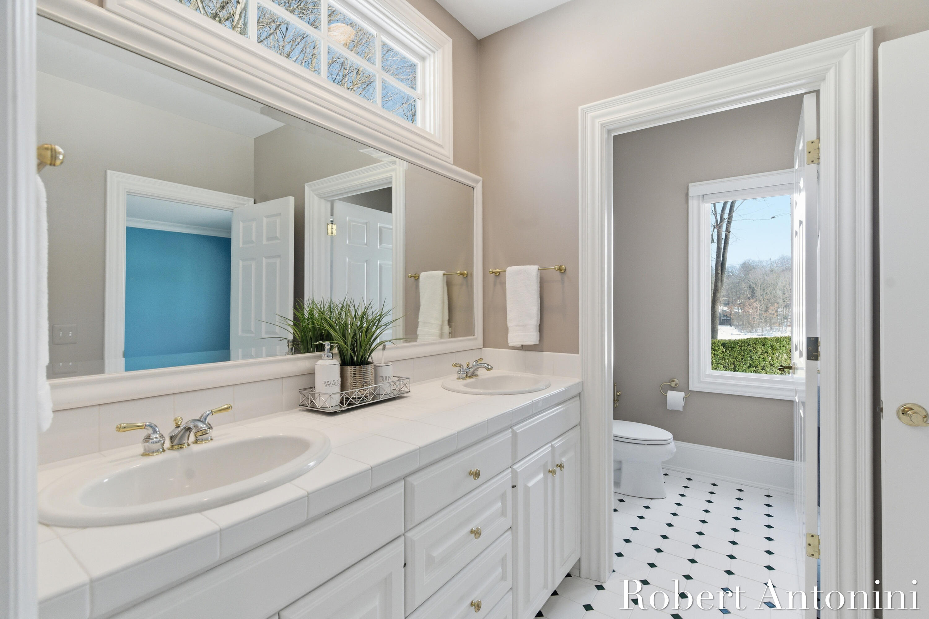 6862 Maplecrest Drive SE