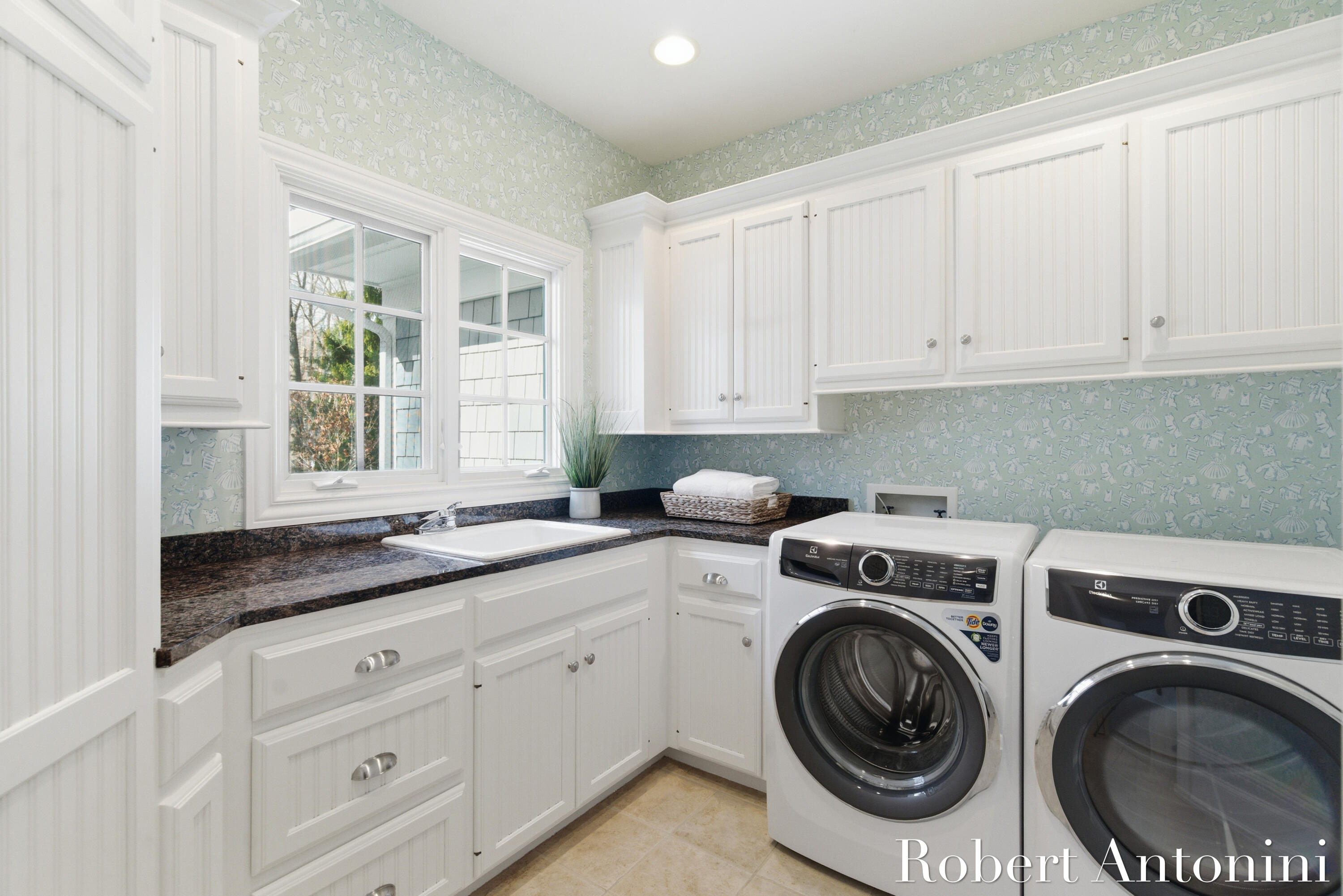 6862 Maplecrest Drive SE