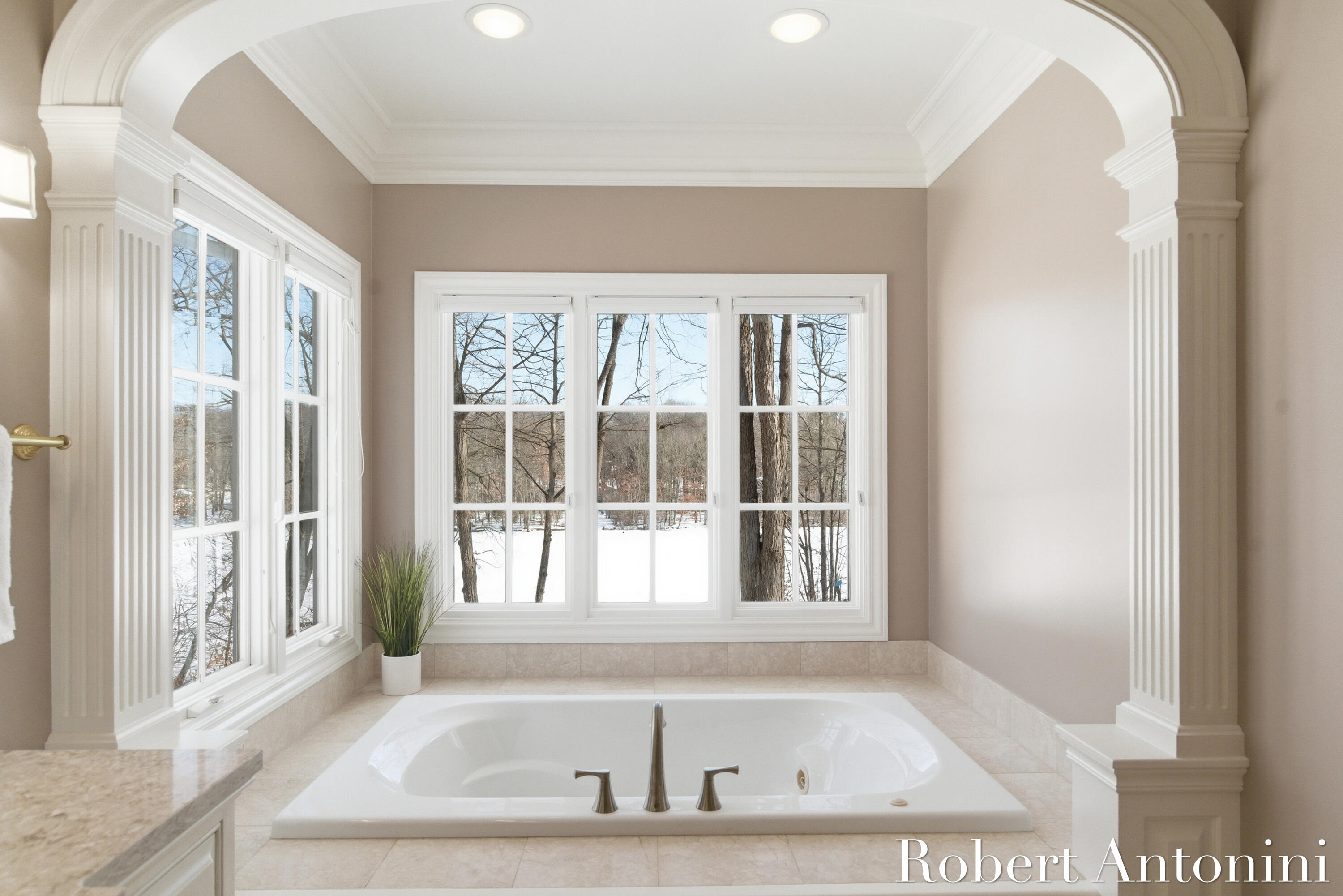 6862 Maplecrest Drive SE