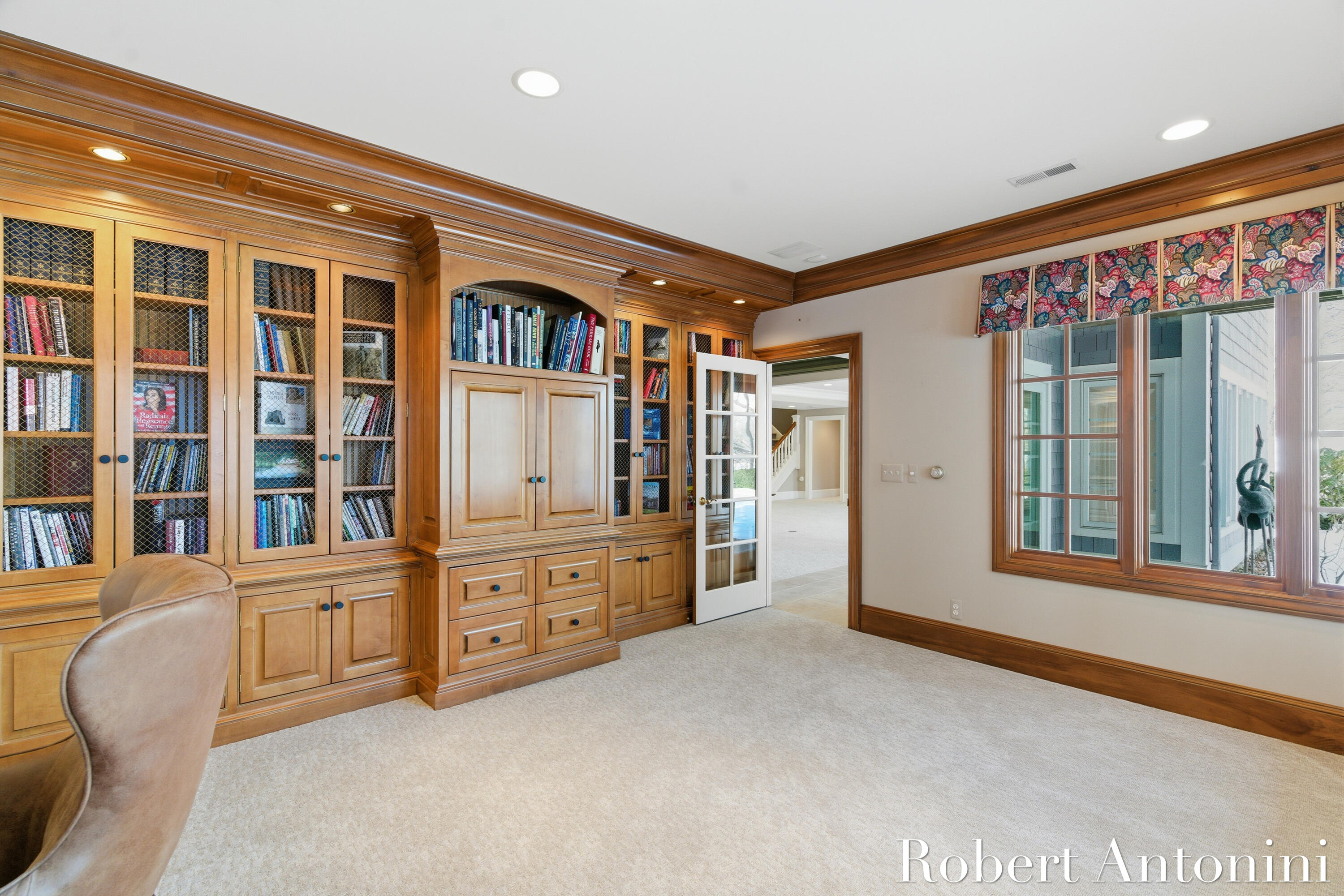 6862 Maplecrest Drive SE