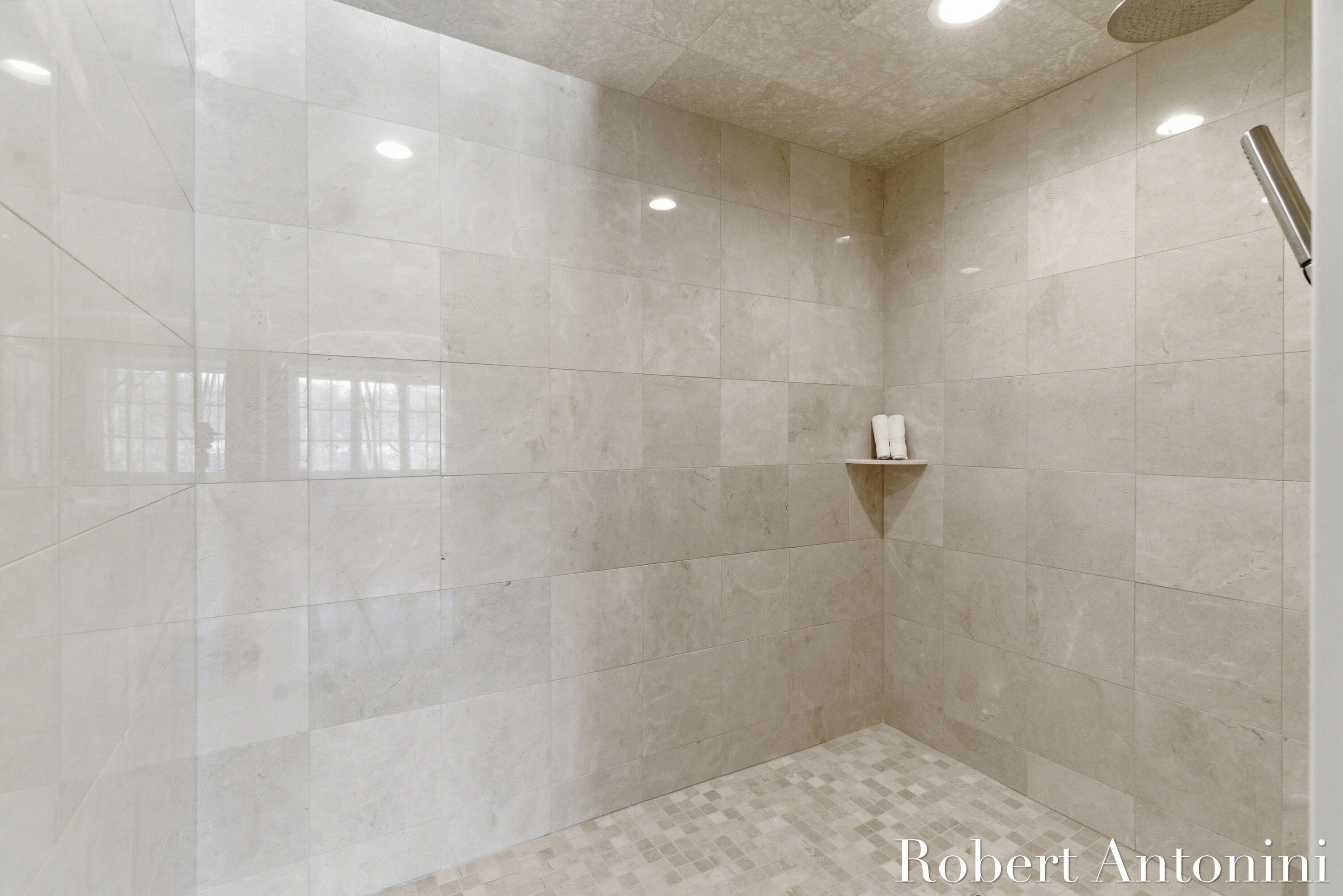 6862 Maplecrest Drive SE