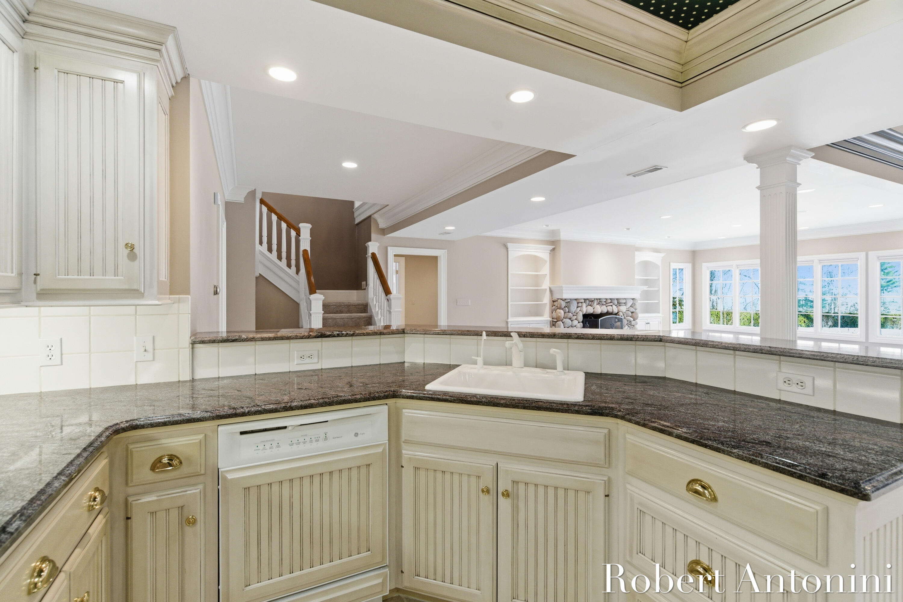 6862 Maplecrest Drive SE