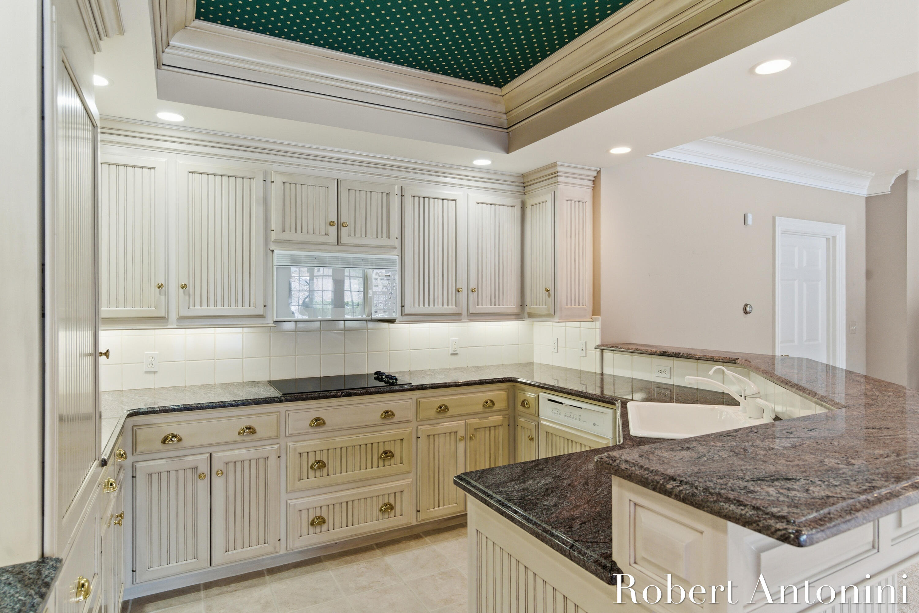 6862 Maplecrest Drive SE