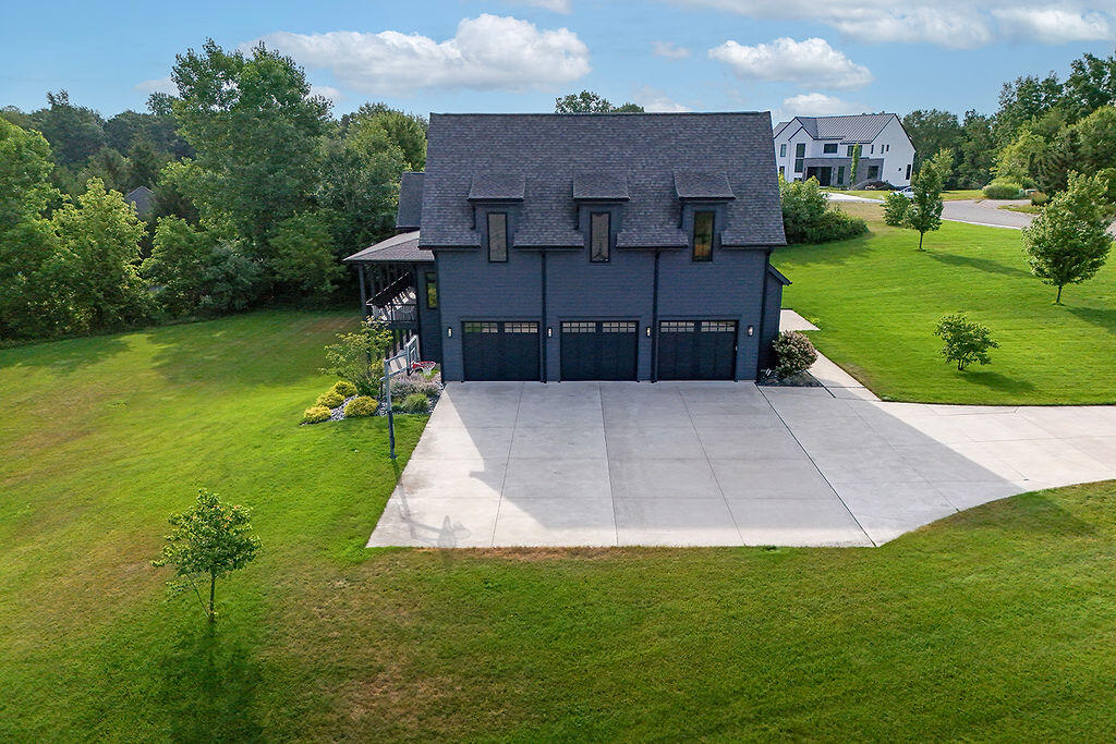 5869 Montreux Hills Drive NE