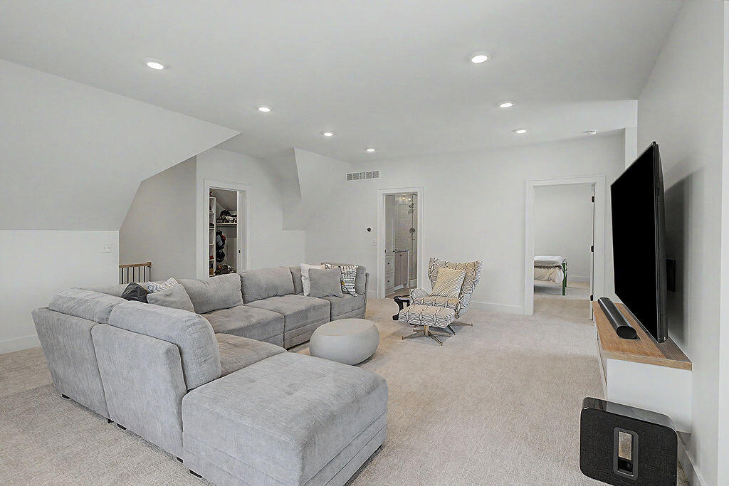 5869 Montreux Hills Drive NE