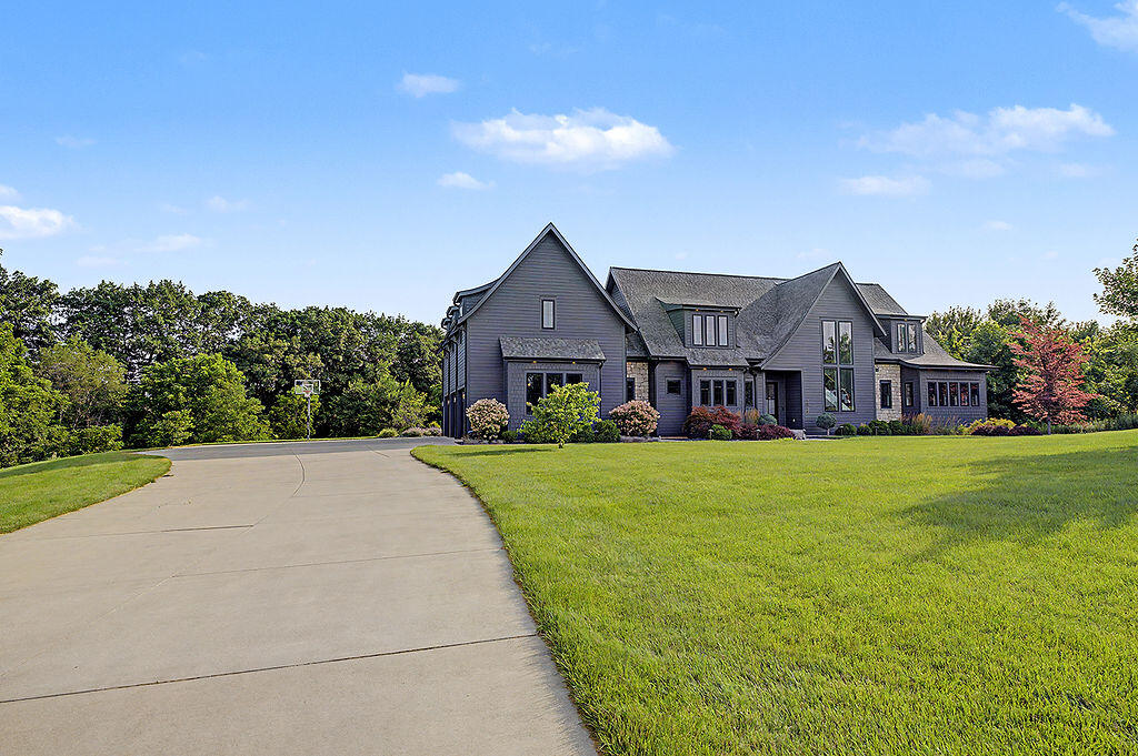 5869 Montreux Hills Drive NE