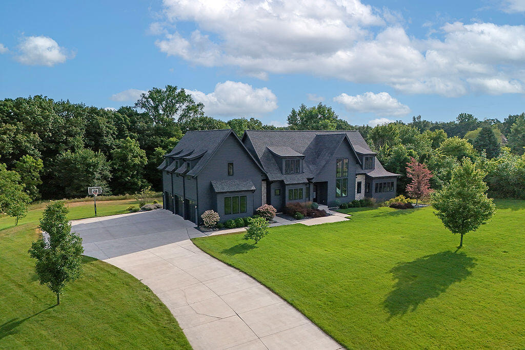5869 Montreux Hills Drive NE