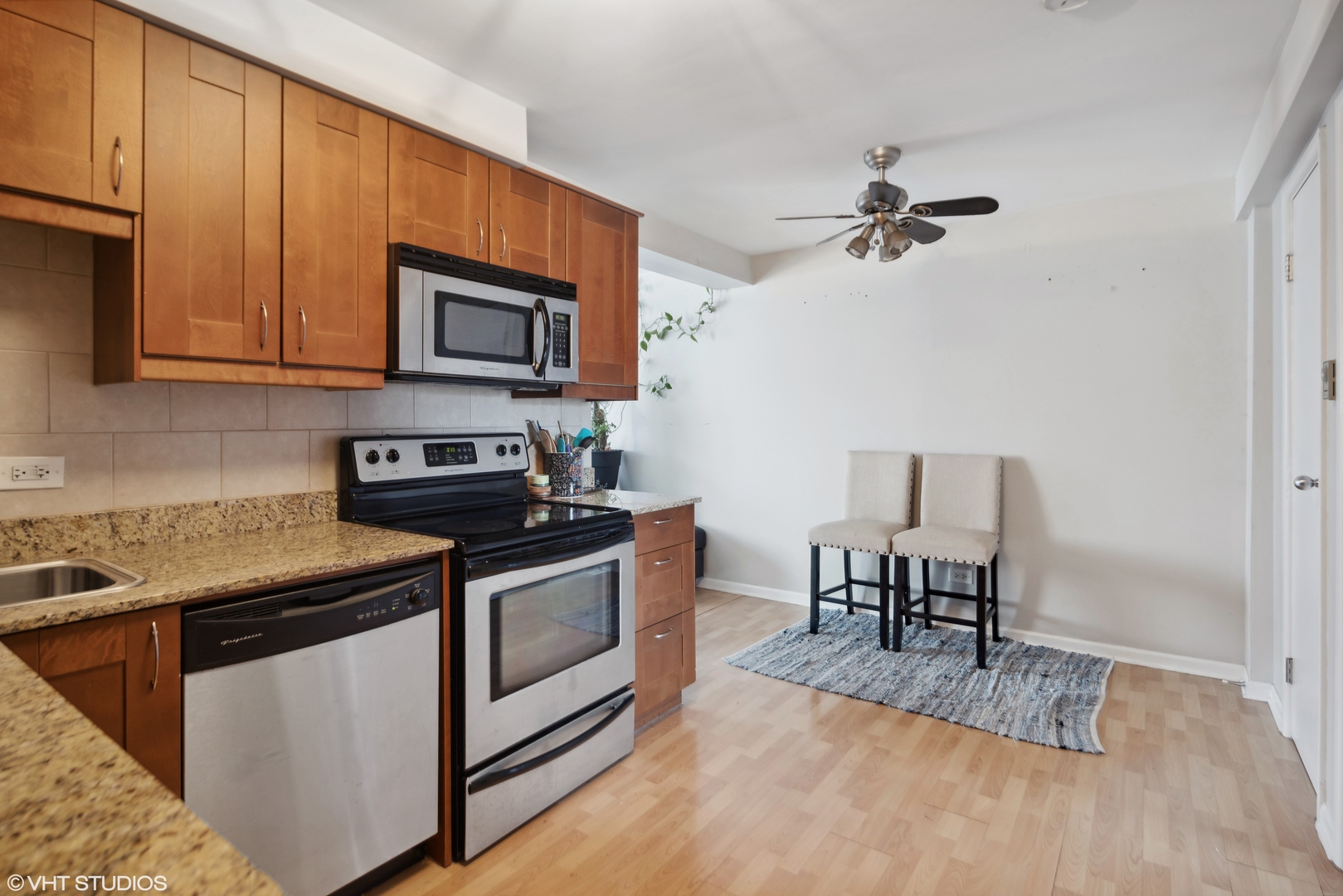 410 CRESCENT Boulevard Unit: 1B