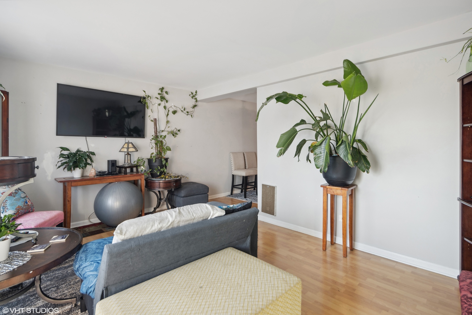 410 CRESCENT Boulevard Unit: 1B