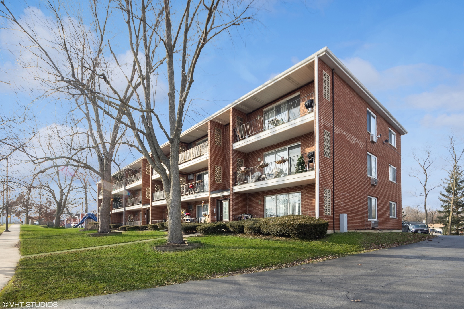 410 CRESCENT Boulevard Unit: 1B