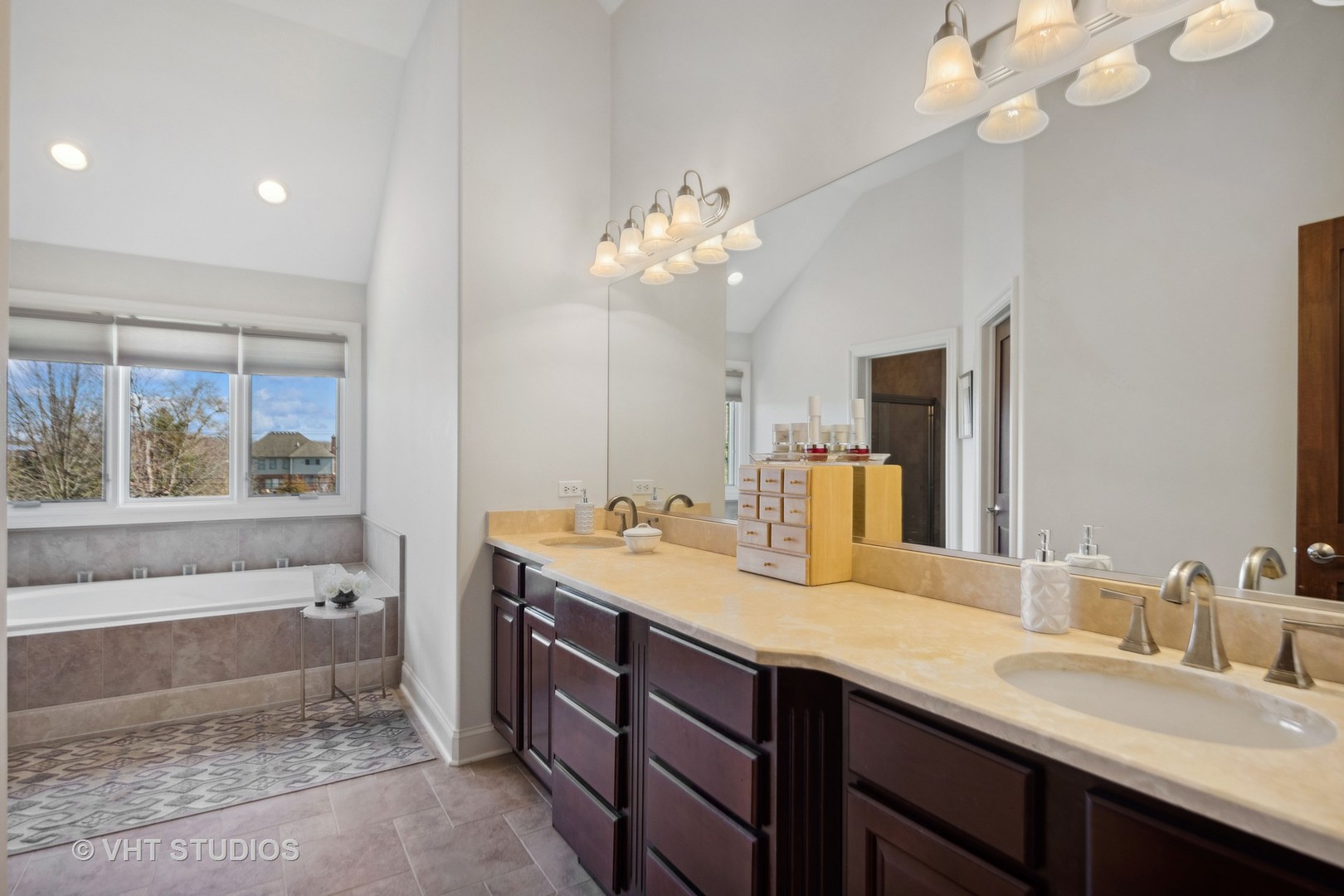 821 S Chatham Avenue S