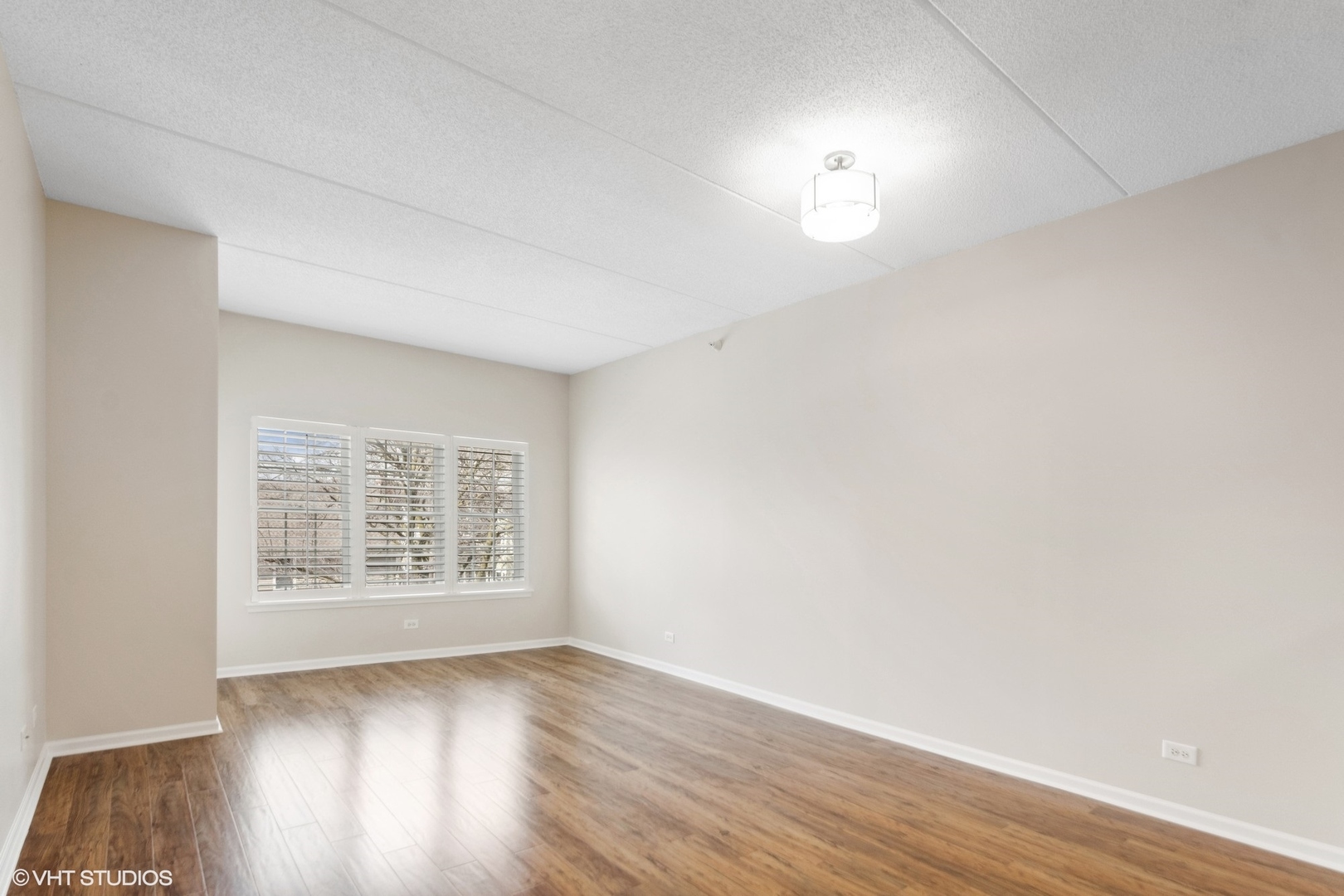 111 N Larch Avenue Unit: 306