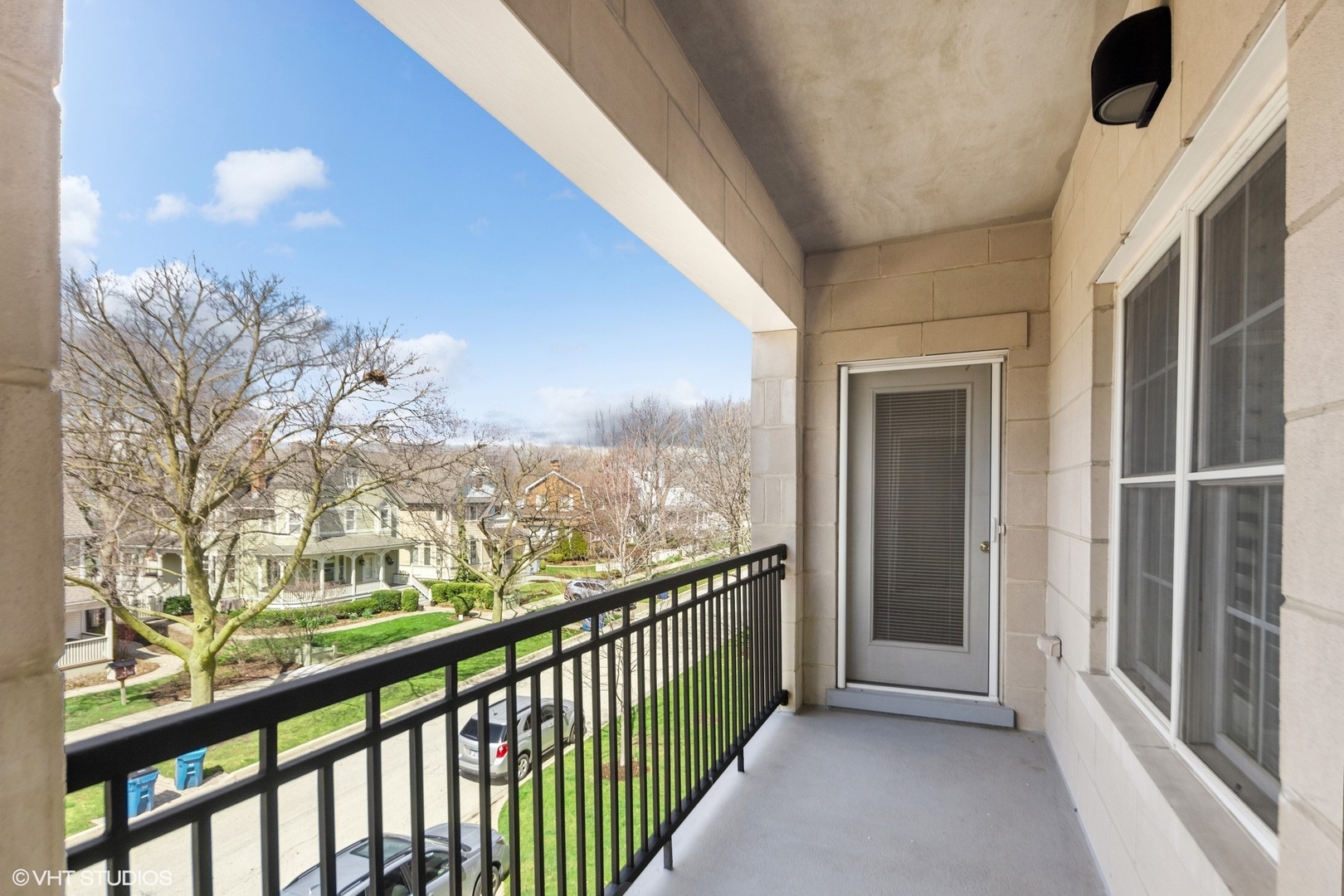 111 N Larch Avenue Unit: 306