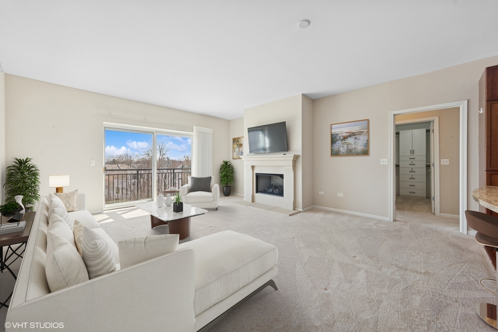 145 S York Street Unit: 518