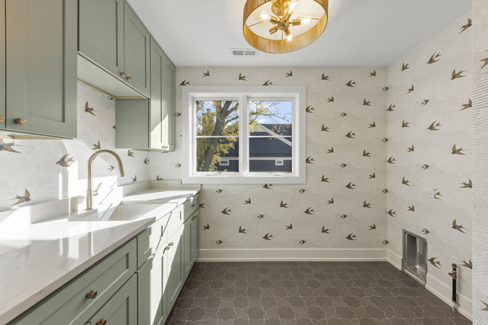 957 S Hillside Avenue