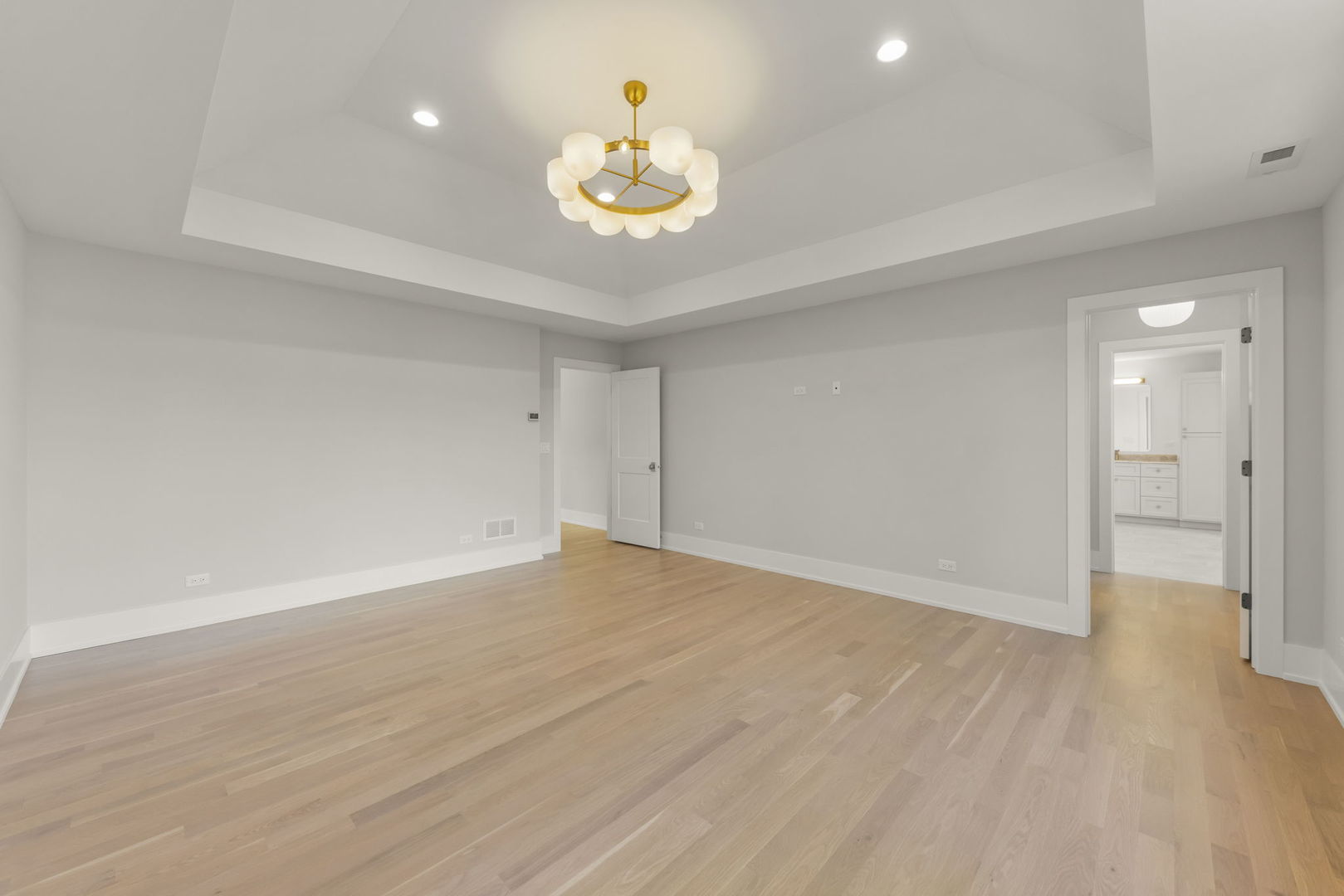 957 S Hillside Avenue