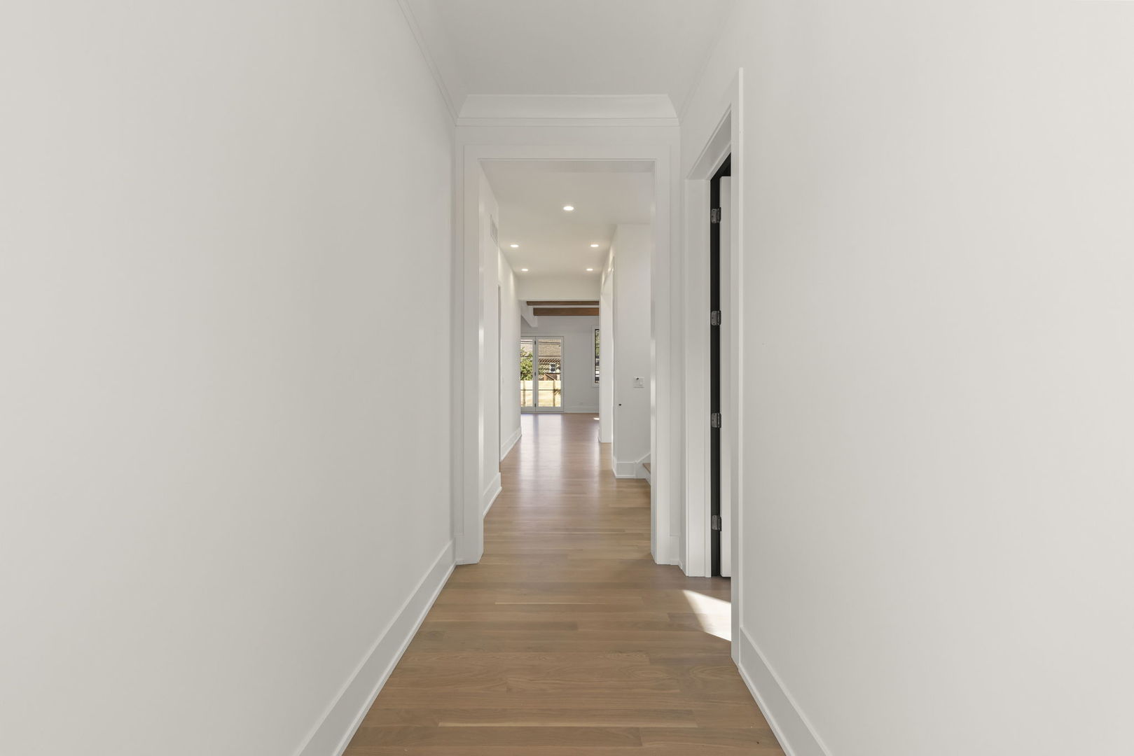 957 S Hillside Avenue