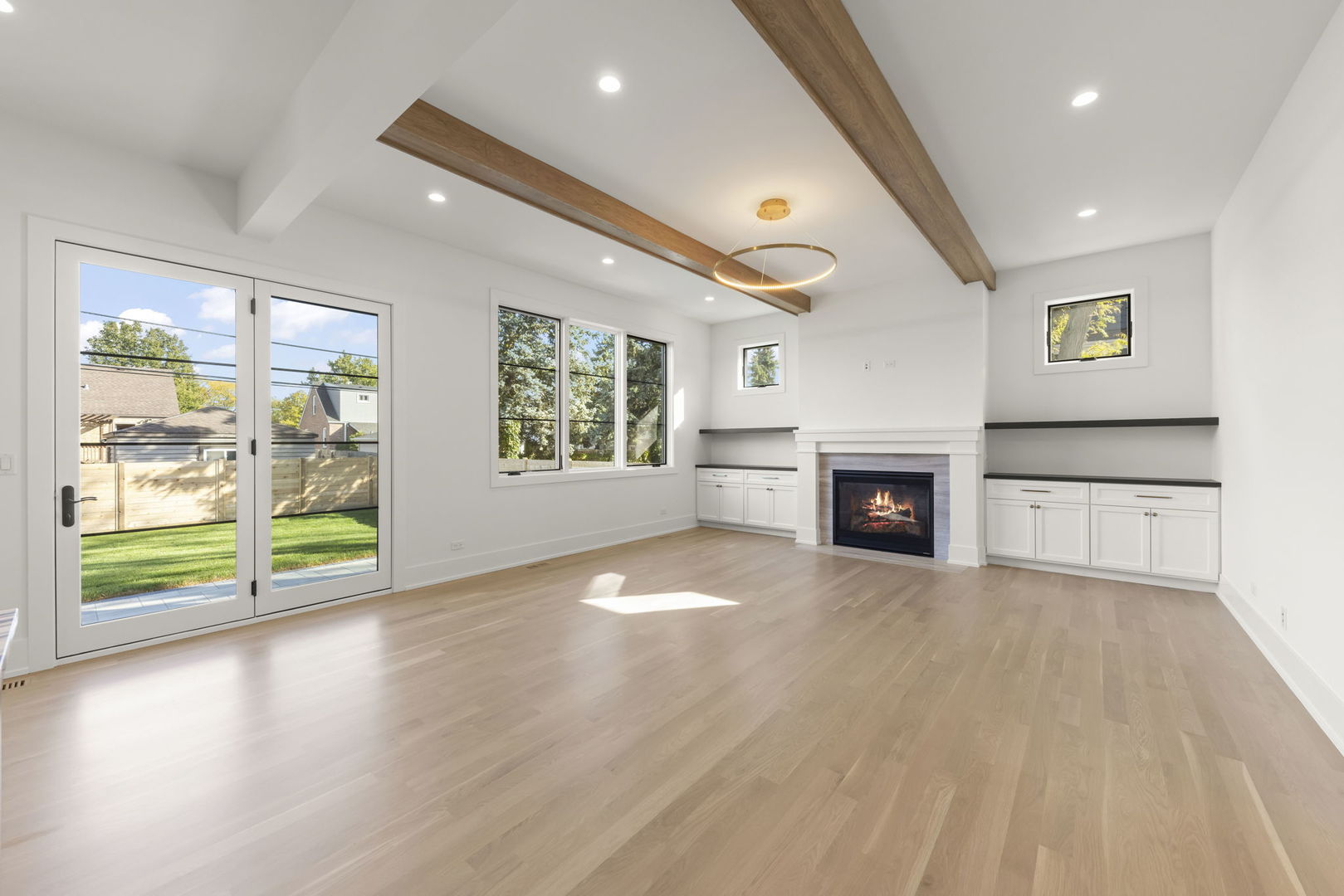 957 S Hillside Avenue