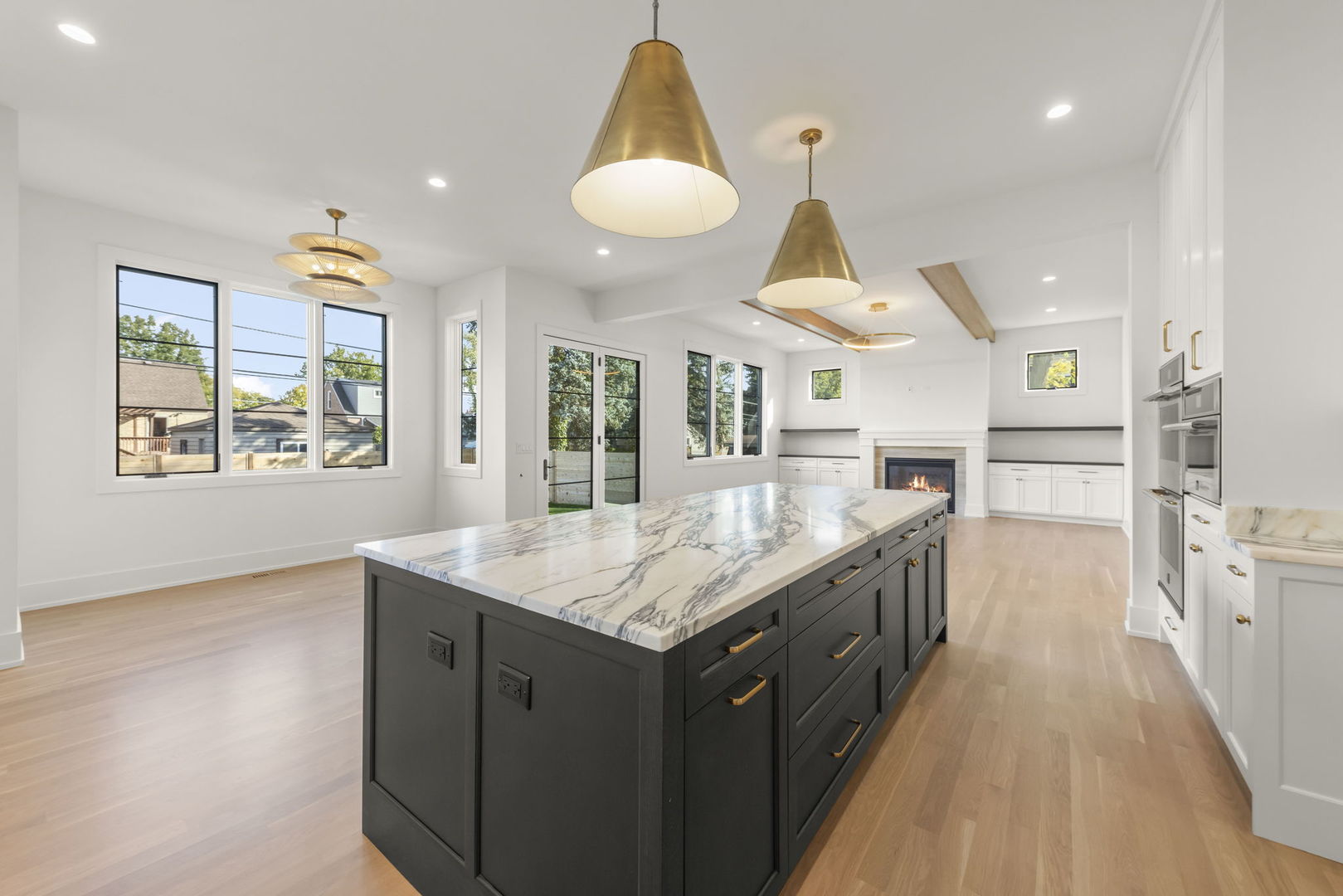 957 S Hillside Avenue