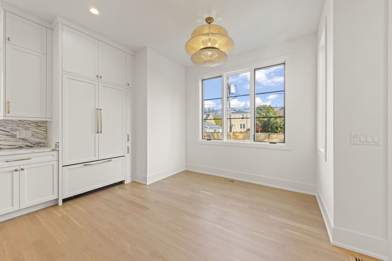 957 S Hillside Avenue