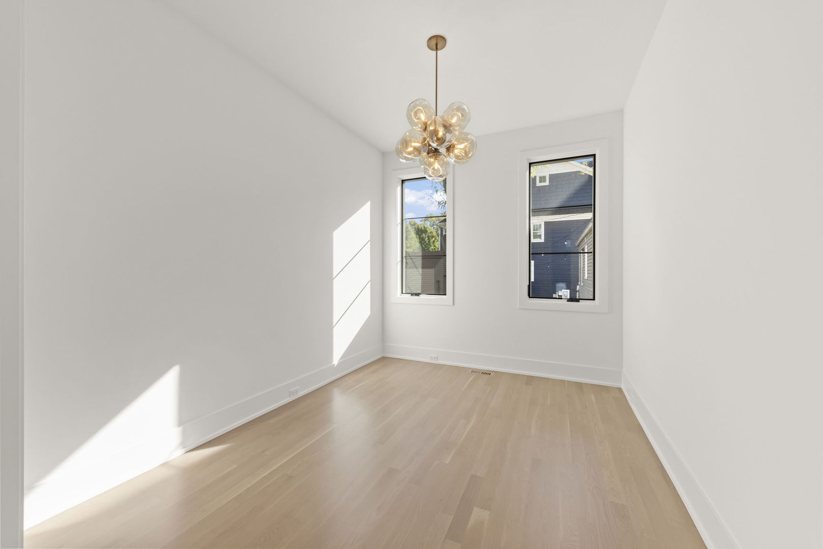 957 S Hillside Avenue