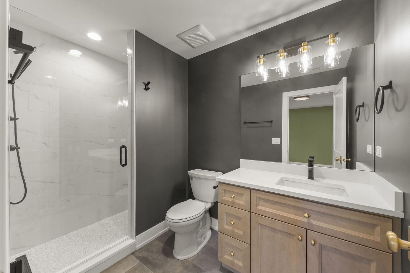 957 S Hillside Avenue