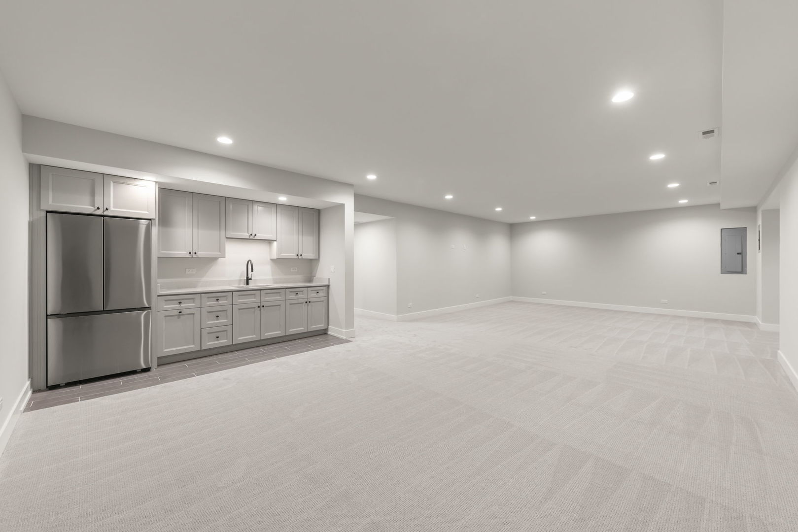 957 S Hillside Avenue