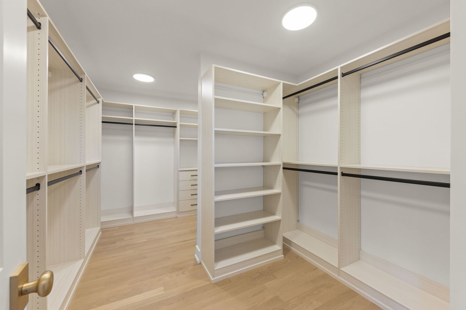 957 S Hillside Avenue