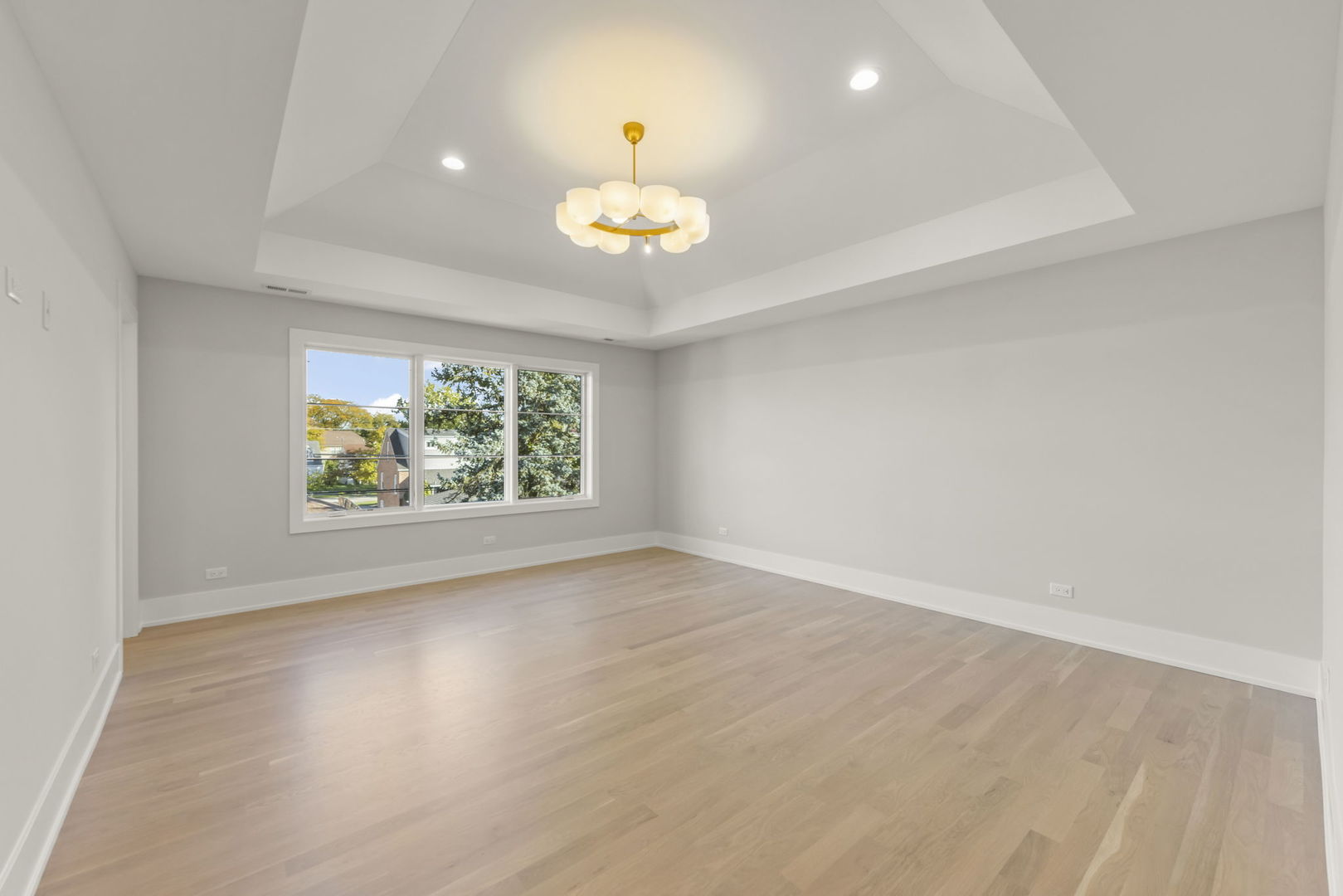 957 S Hillside Avenue