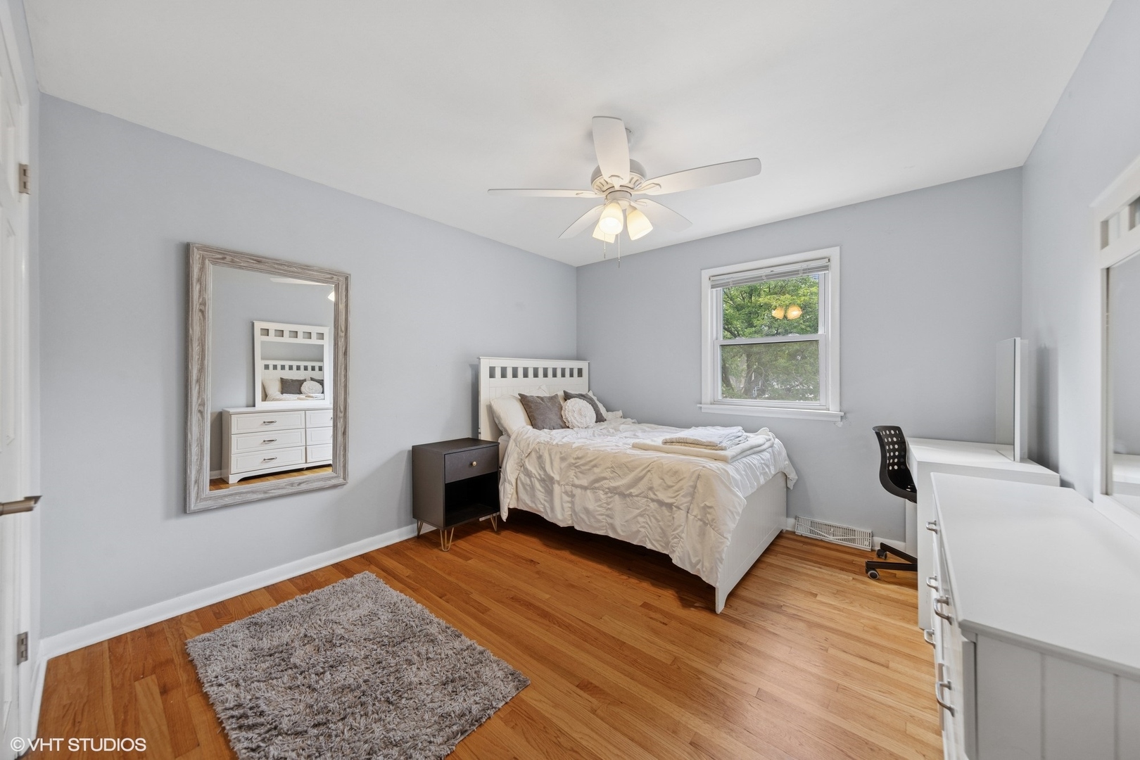 305 WILLOWCREST Drive
